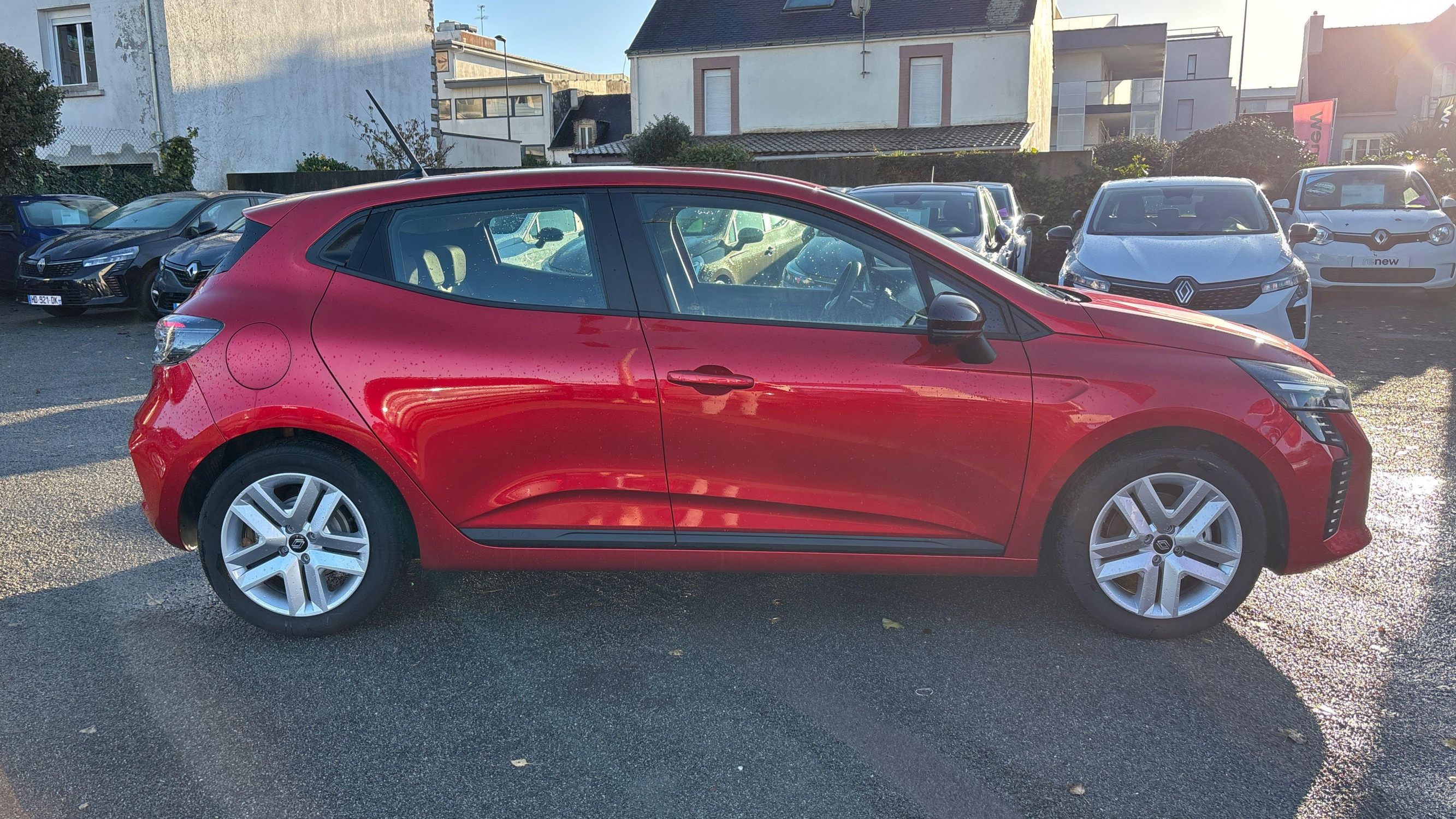 Vente en ligne Renault Clio 5 Clio E-Tech full hybrid 145 au prix de 20 790 €