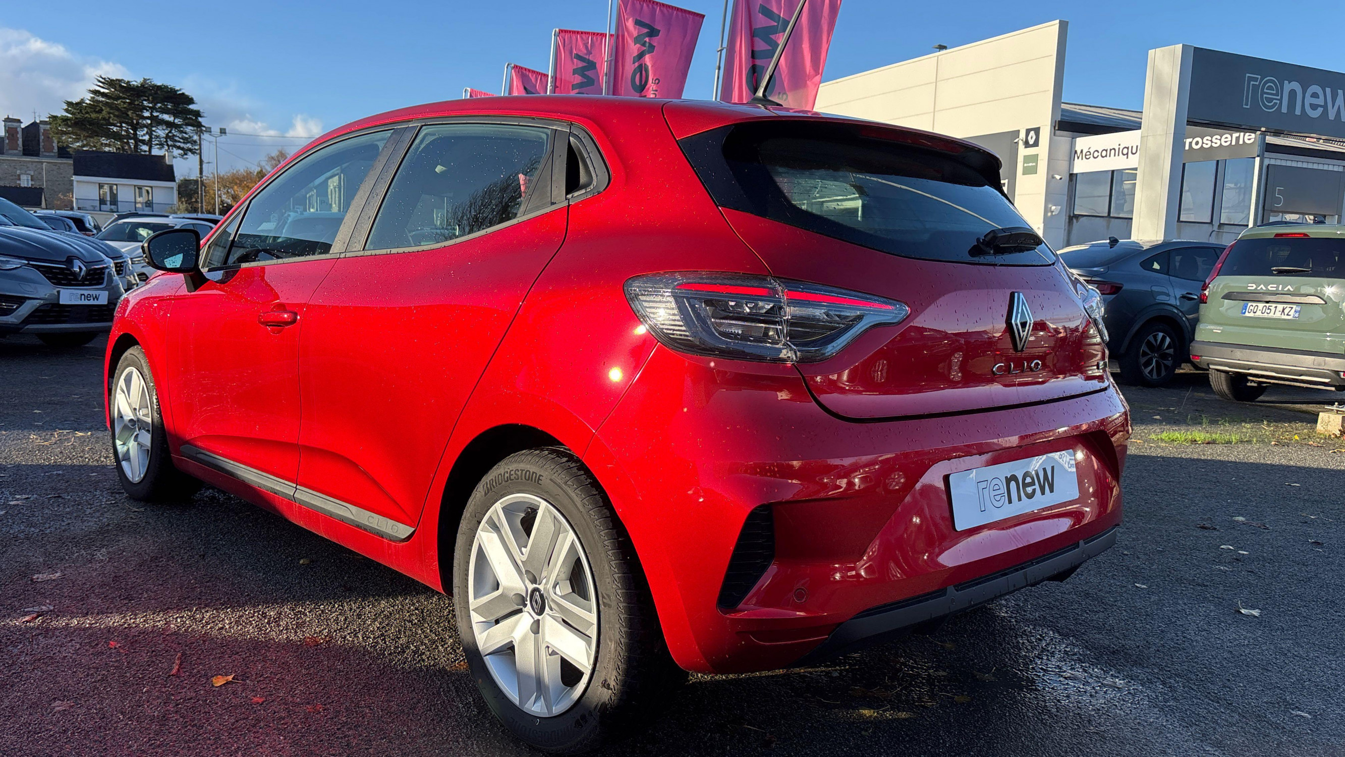 Vente en ligne Renault Clio 5 Clio E-Tech full hybrid 145 au prix de 20 790 €