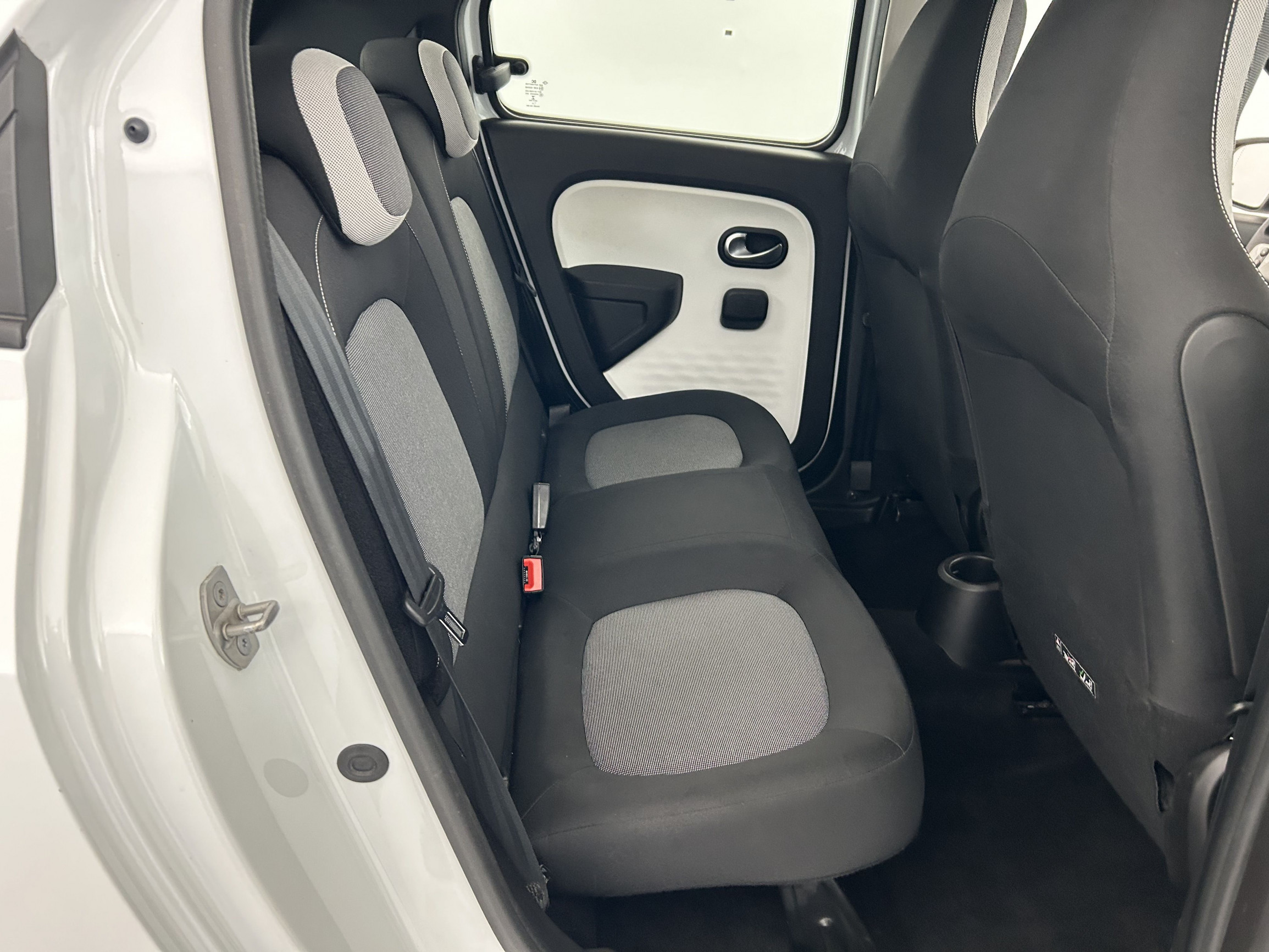 Vente en ligne Renault Twingo Electrique Twingo III E-Tech au prix de 11 590 €