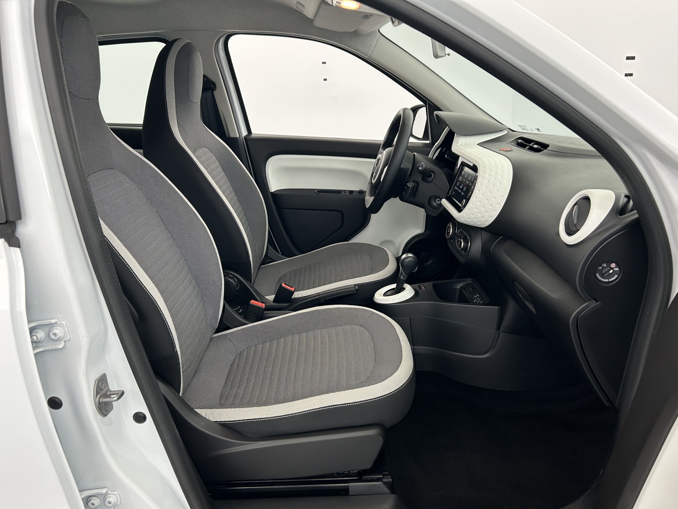 Vente en ligne Renault Twingo Electrique Twingo III E-Tech au prix de 11 590 €