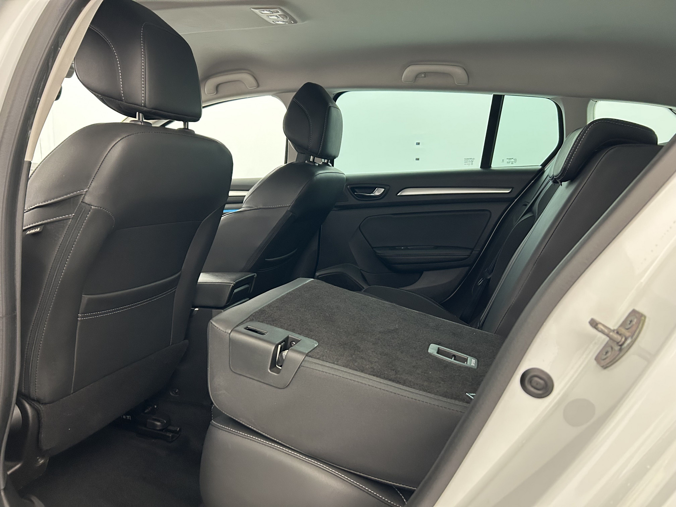 Vente en ligne Renault Megane 4 Estate  Blue dCi 115 EDC au prix de 22 690 €