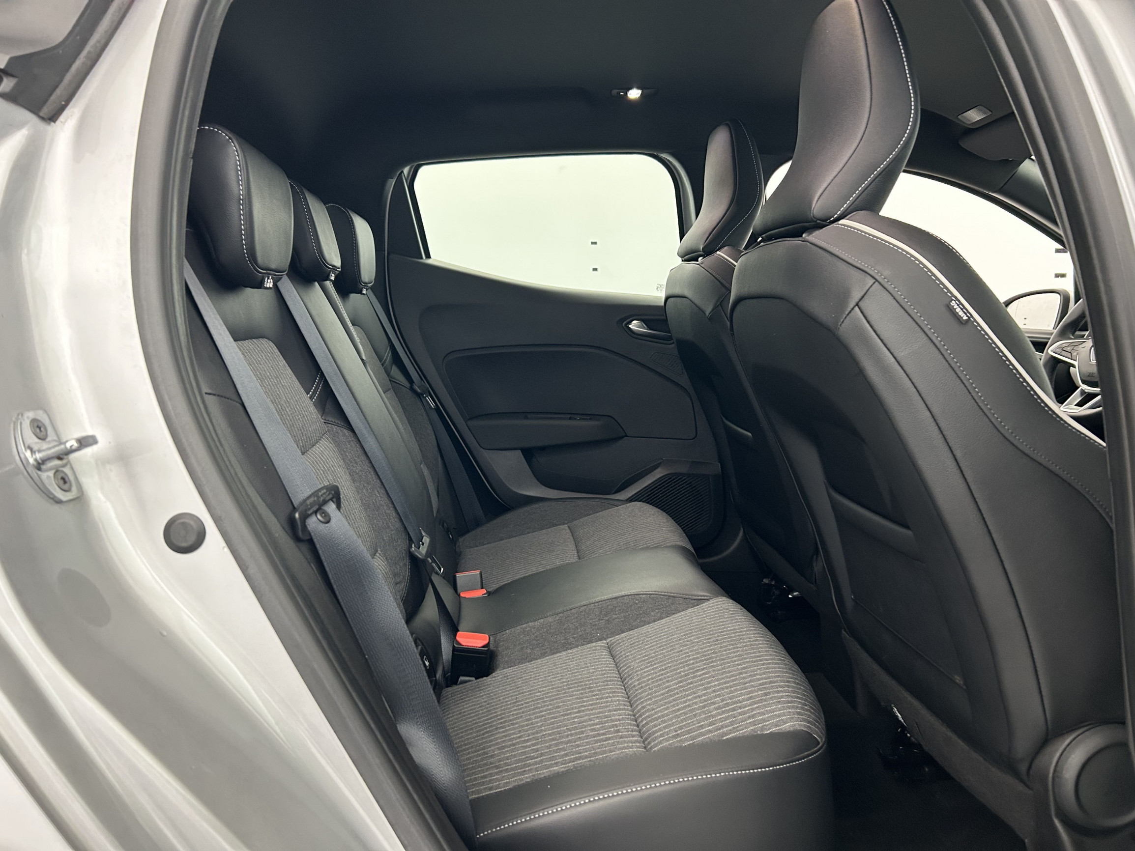 Vente en ligne Renault Clio 5 Clio TCe 90 - 21N au prix de 15 590 €