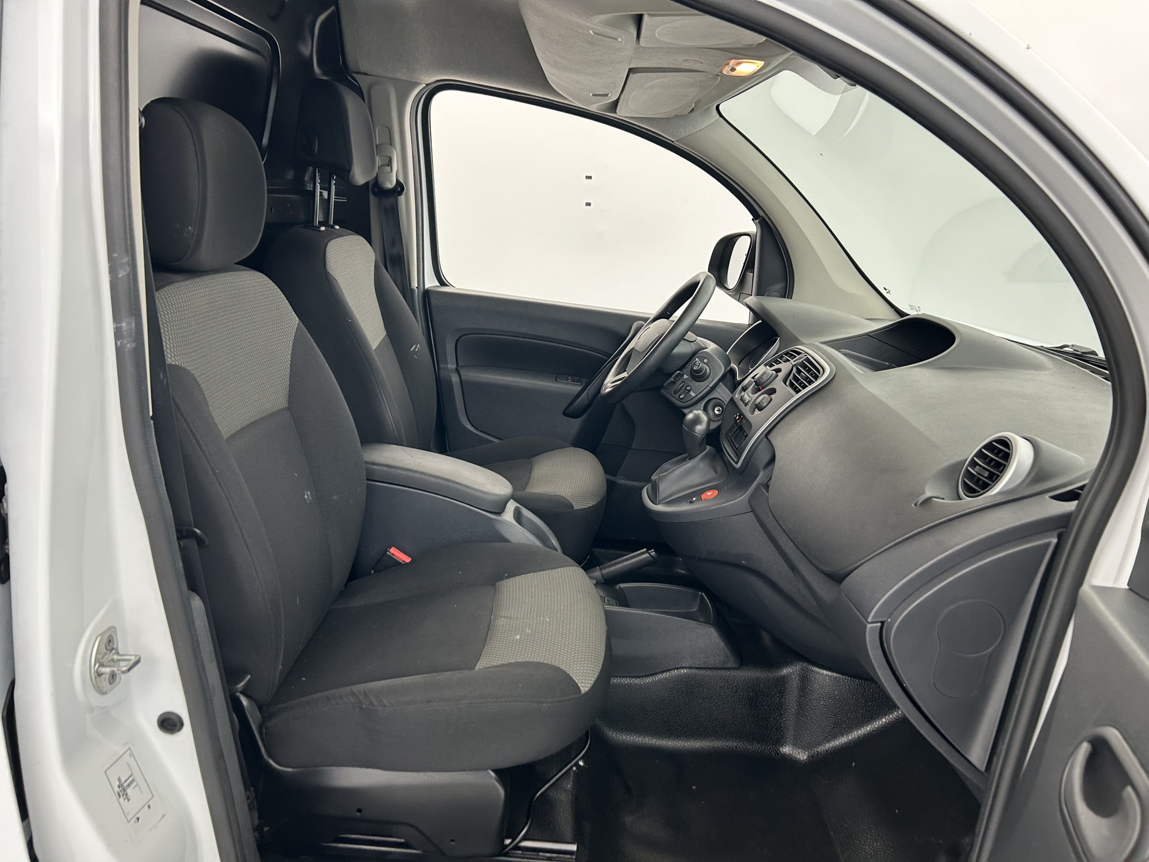 Vente en ligne Renault Kangoo Electrique KANGOO Z.E. 33 au prix de 9 990 €