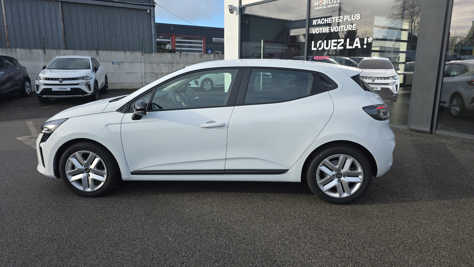 Vente en ligne Renault Clio 5 Clio E-Tech full hybrid 145 ch GSR2 au prix de 20 790 €