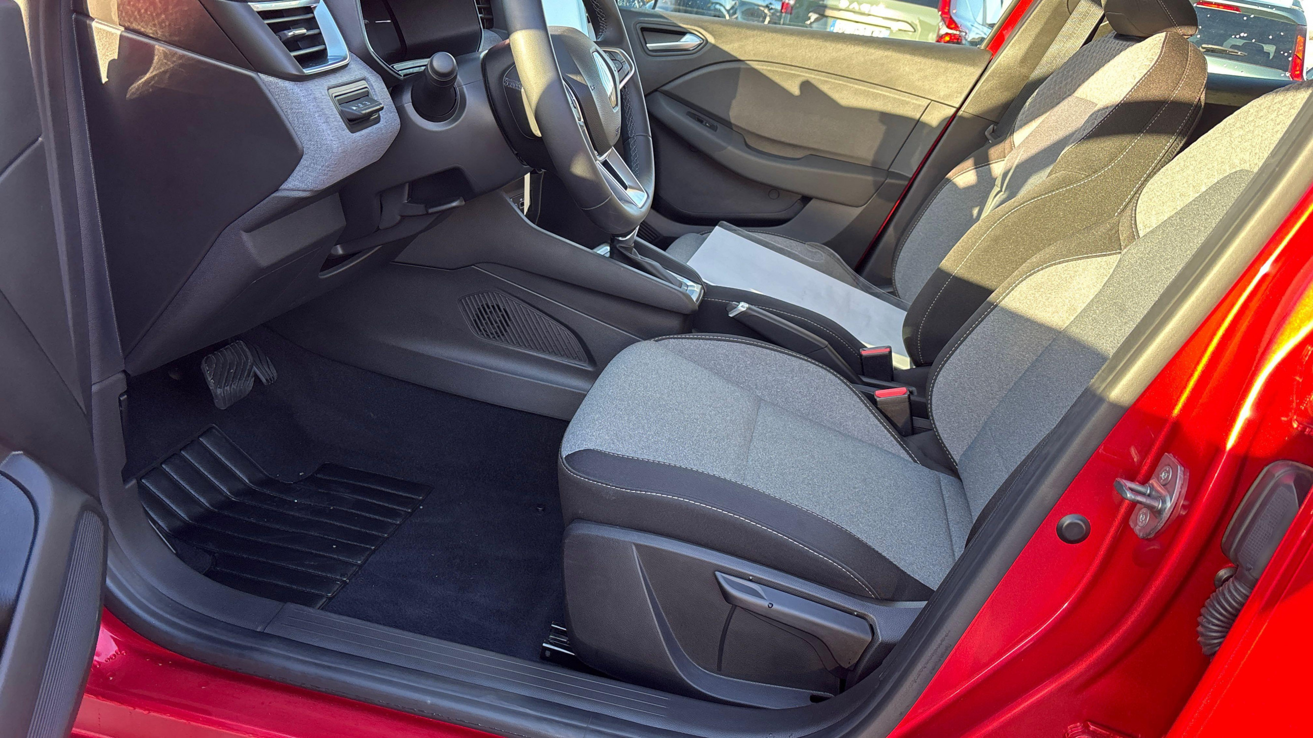 Vente en ligne Renault Clio 5 Clio E-Tech full hybrid 145 au prix de 20 790 €