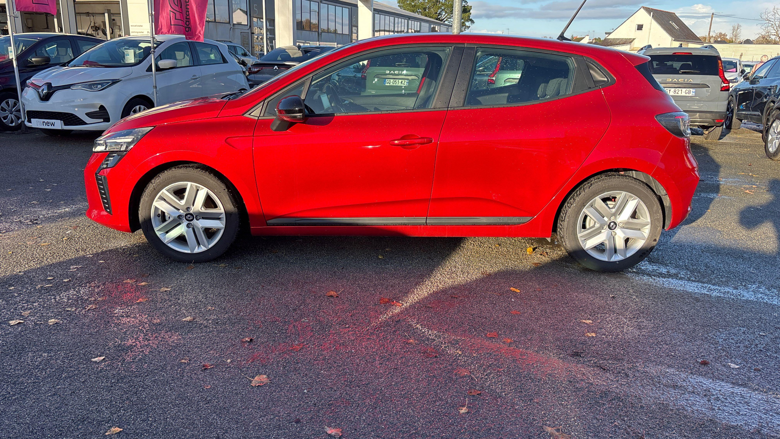 Vente en ligne Renault Clio 5 Clio E-Tech full hybrid 145 au prix de 20 790 €