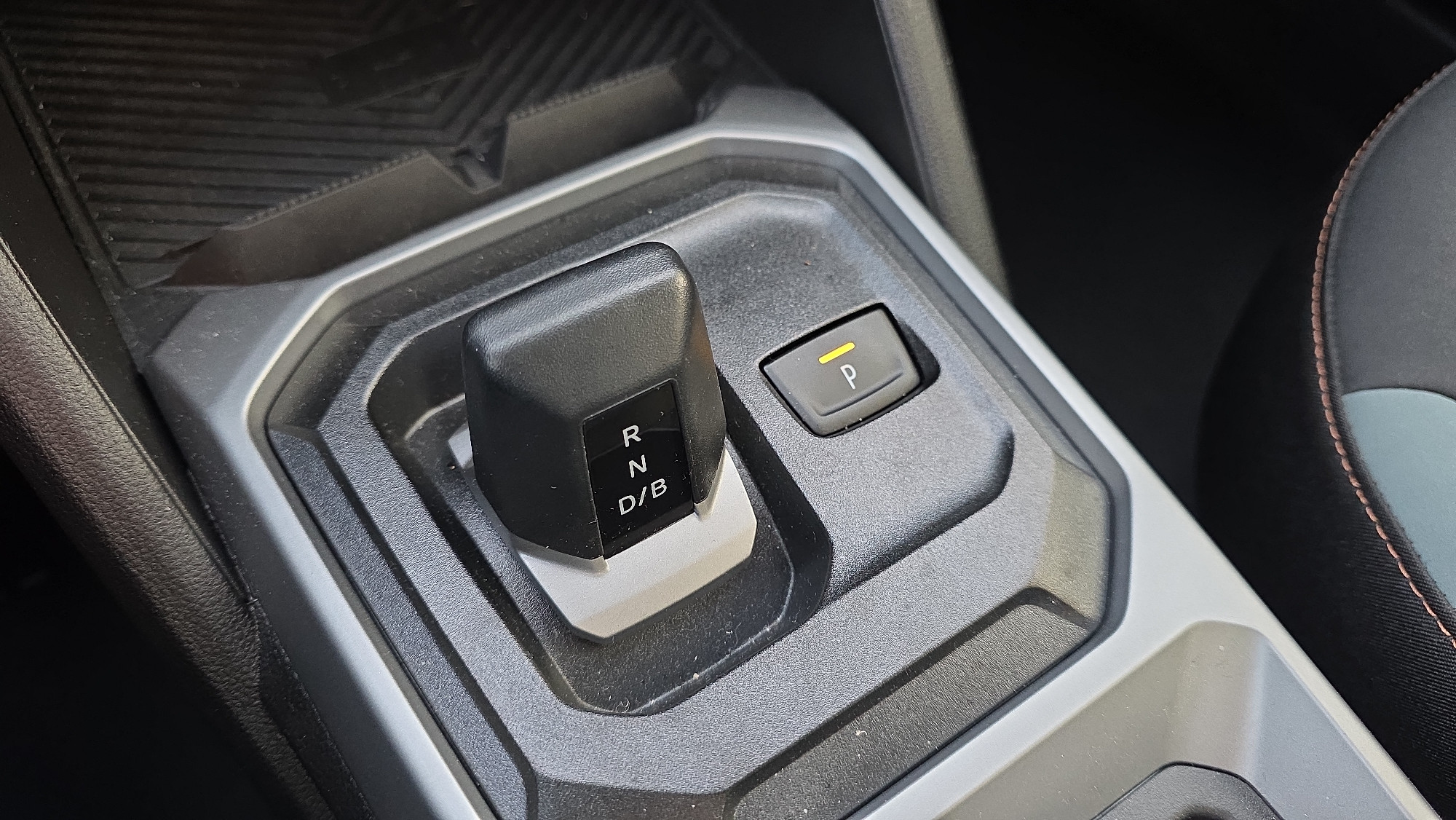 Vente en ligne Dacia Duster  Hybrid 140 au prix de 27 870 €