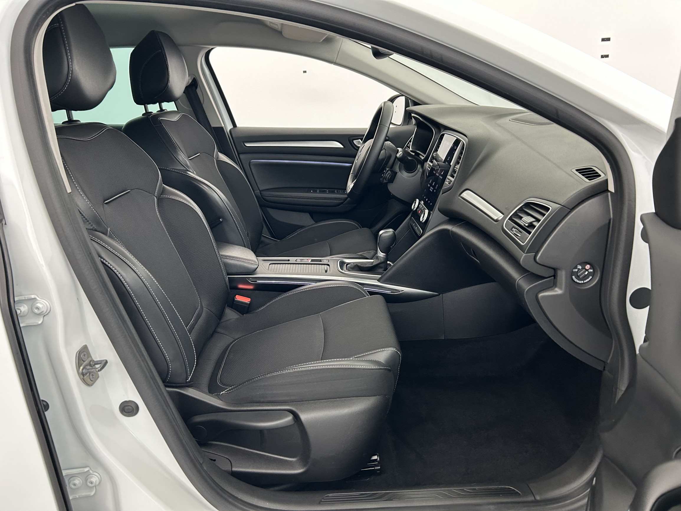 Vente en ligne Renault Megane 4 Estate  Blue dCi 115 EDC au prix de 22 690 €