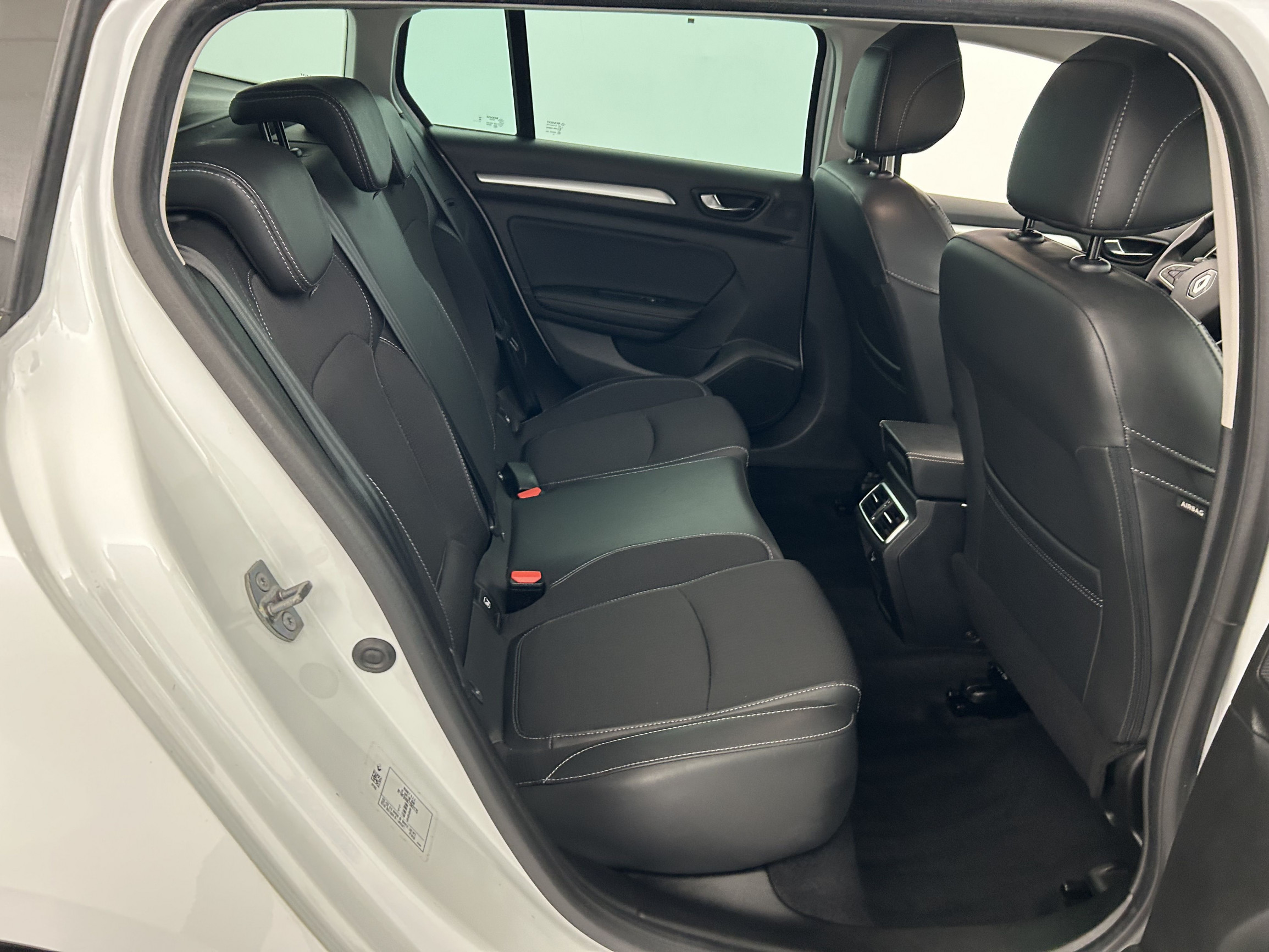 Vente en ligne Renault Megane 4 Estate  Blue dCi 115 EDC au prix de 22 690 €