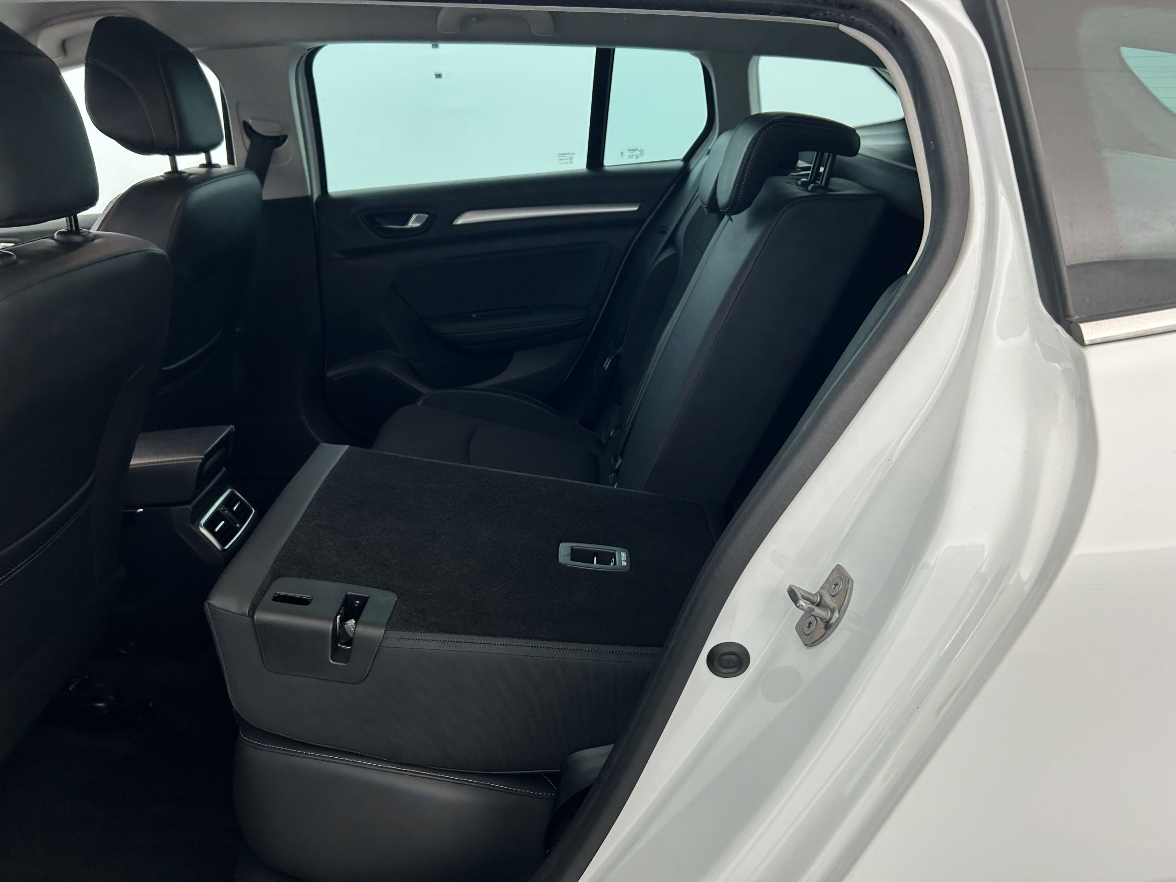 Vente en ligne Renault Megane 4 Estate  Blue dCi 115 EDC au prix de 22 690 €