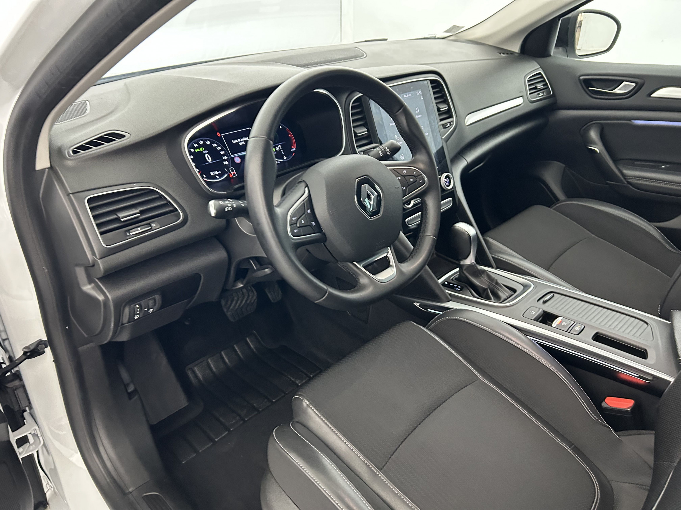 Vente en ligne Renault Megane 4 Estate  Blue dCi 115 EDC au prix de 22 690 €