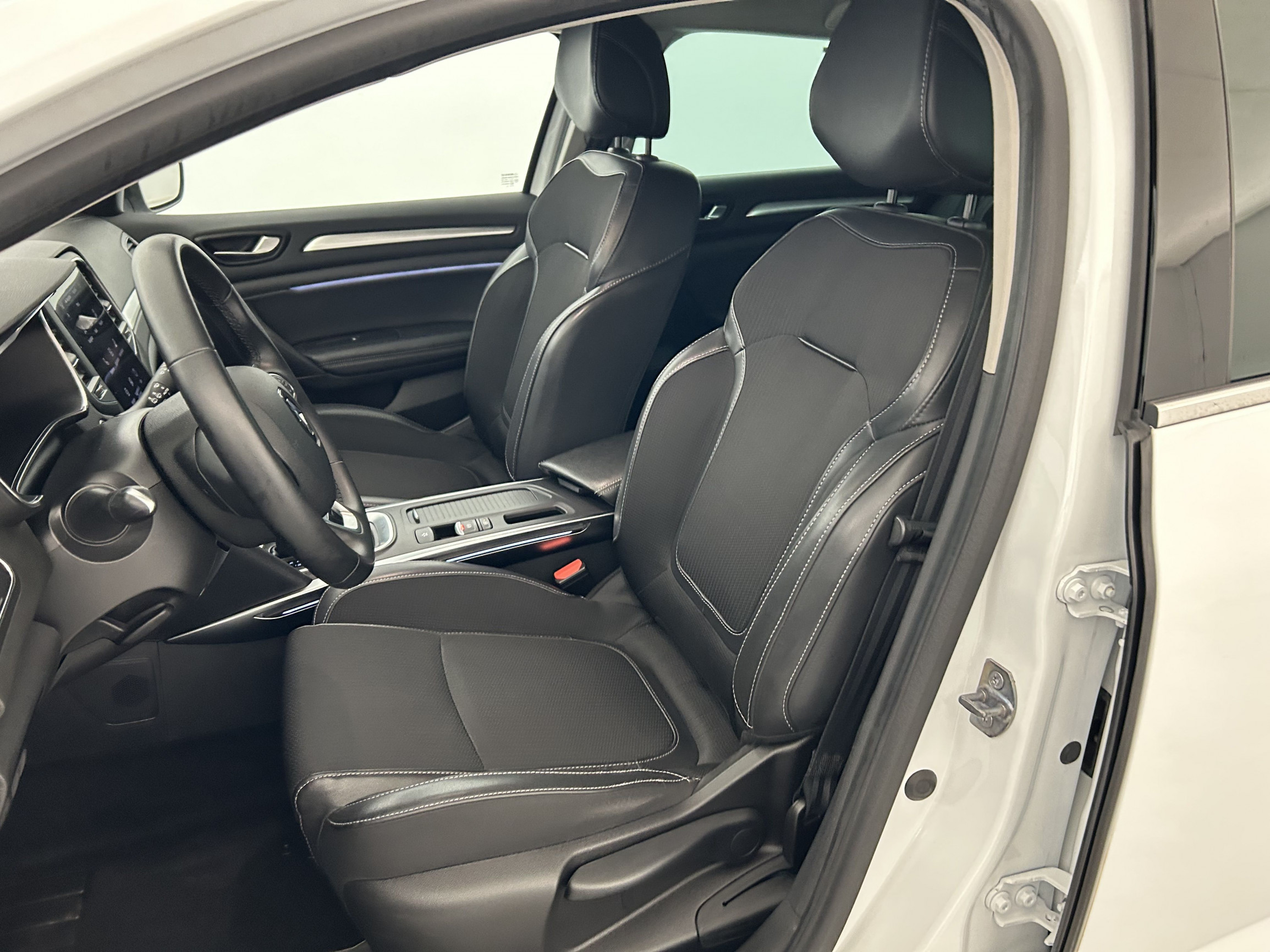 Vente en ligne Renault Megane 4 Estate  Blue dCi 115 EDC au prix de 22 690 €