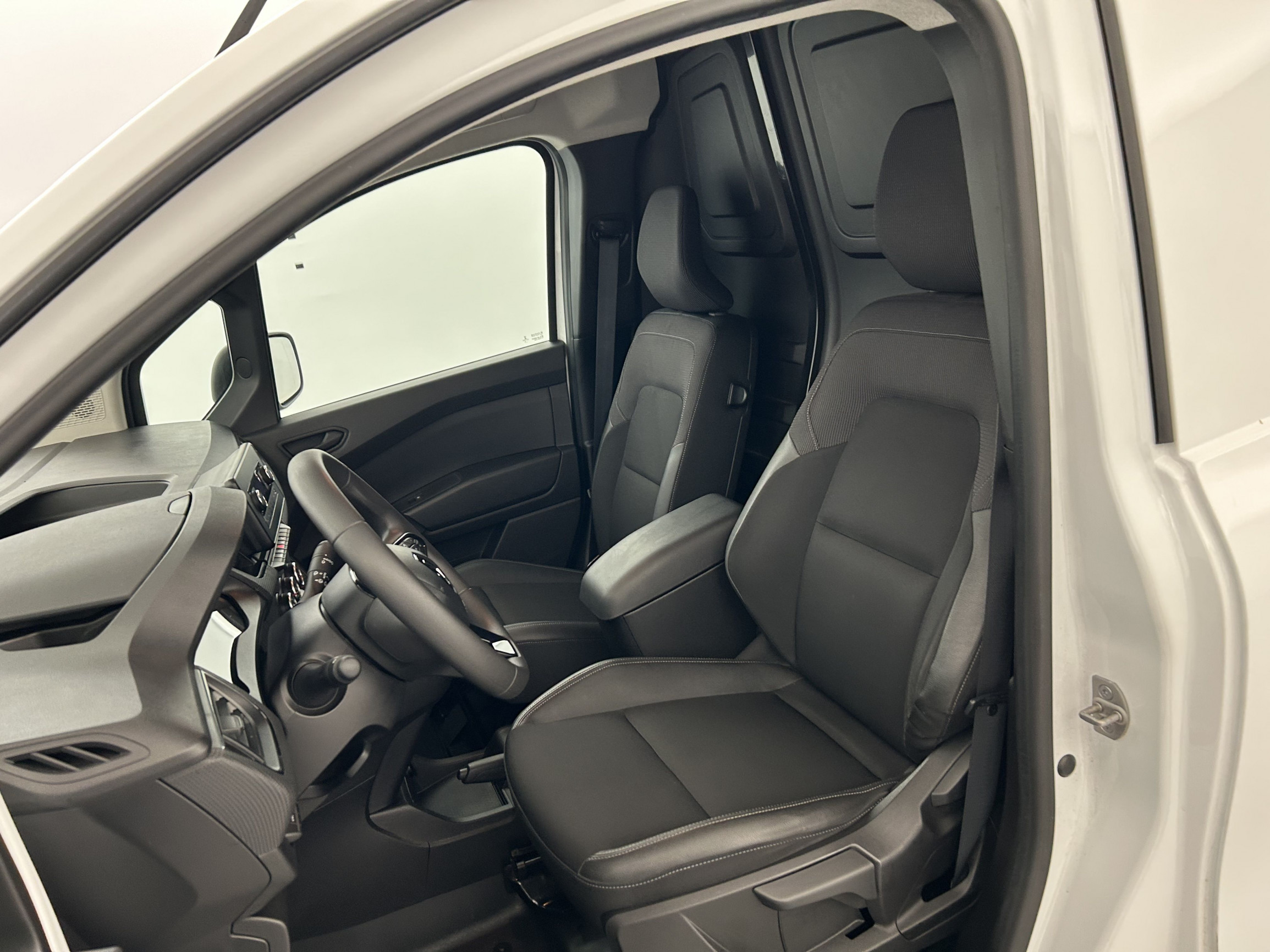 Vente en ligne Renault Kangoo Van  BLUE DCI 95 EDC au prix de 17 490 €