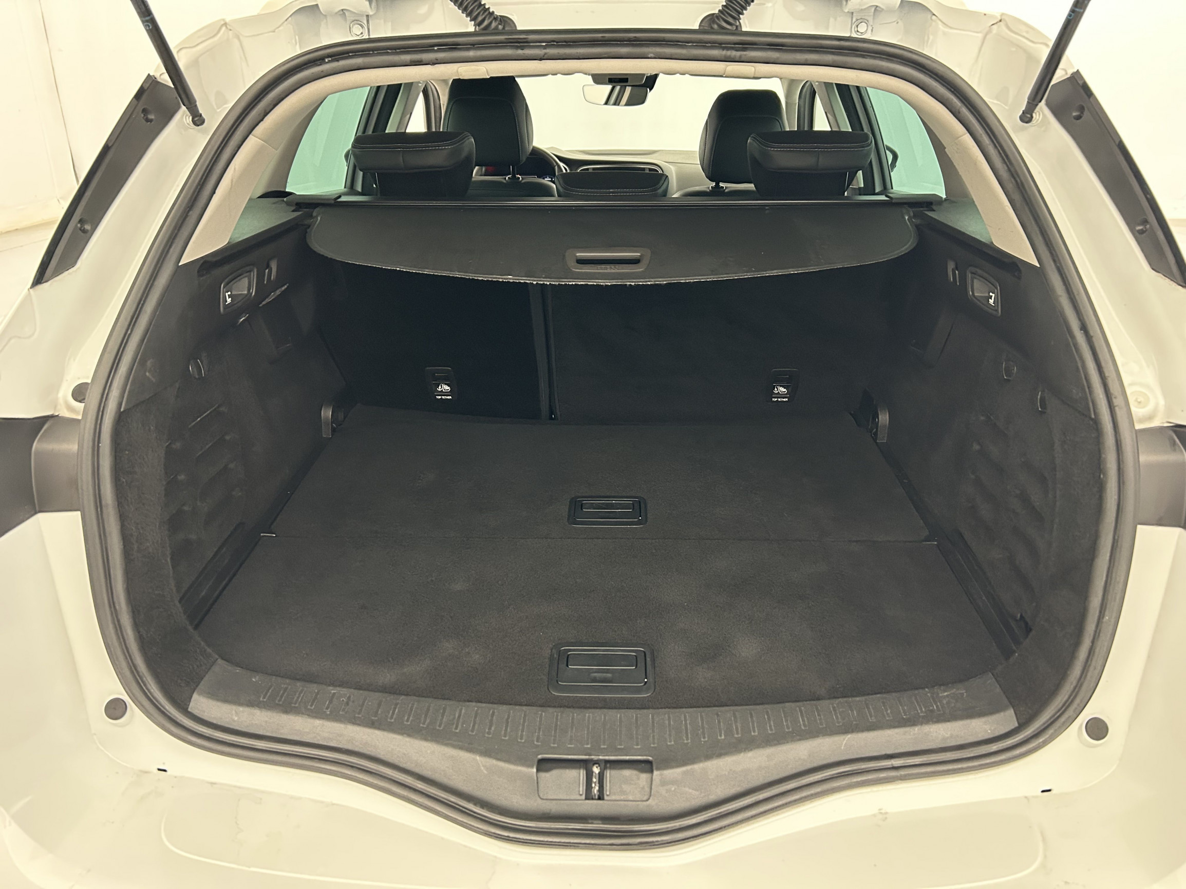 Vente en ligne Renault Megane 4 Estate  Blue dCi 115 EDC au prix de 22 690 €