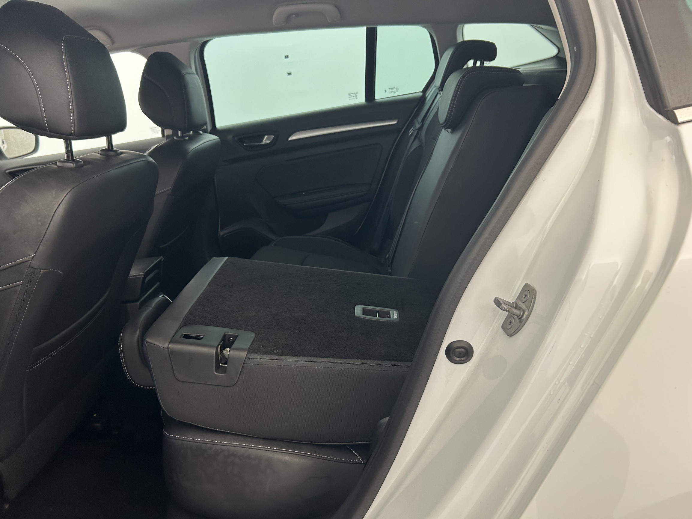 Vente en ligne Renault Megane 4 Estate  Blue dCi 115 EDC au prix de 22 690 €