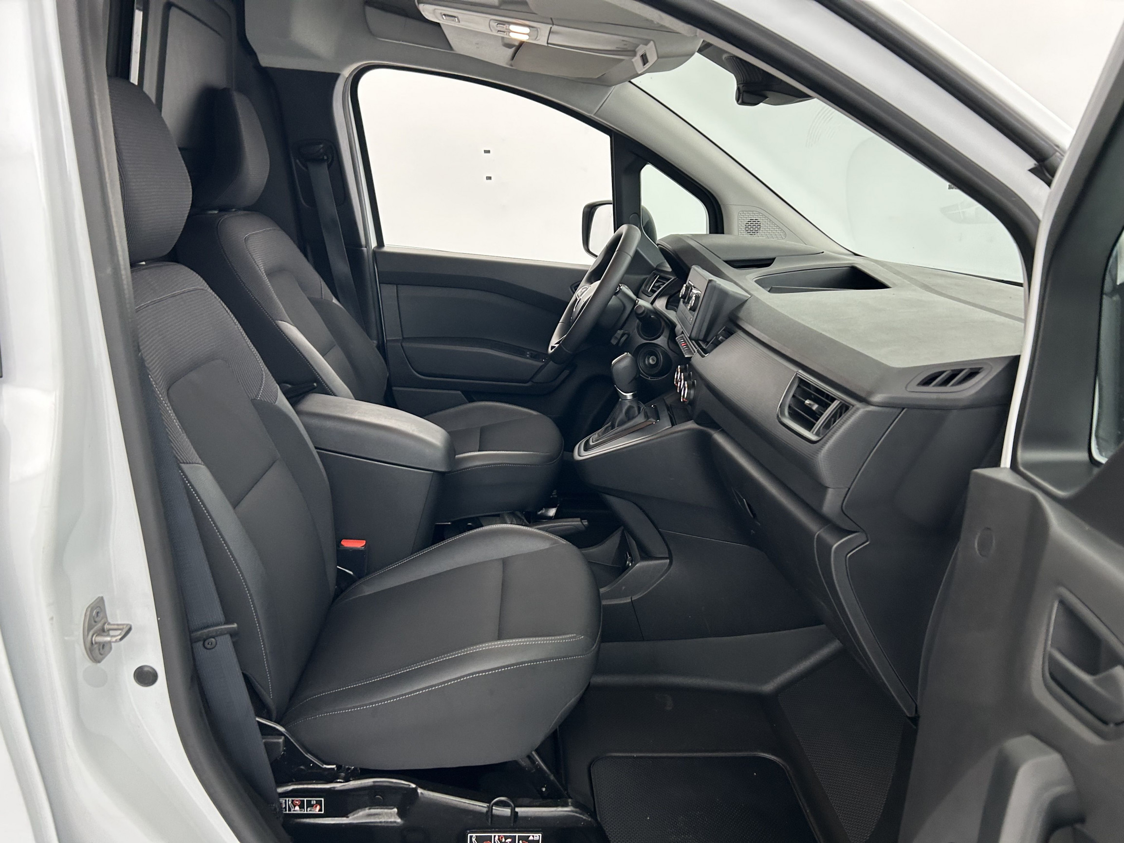 Vente en ligne Renault Kangoo Van  BLUE DCI 95 EDC au prix de 17 490 €