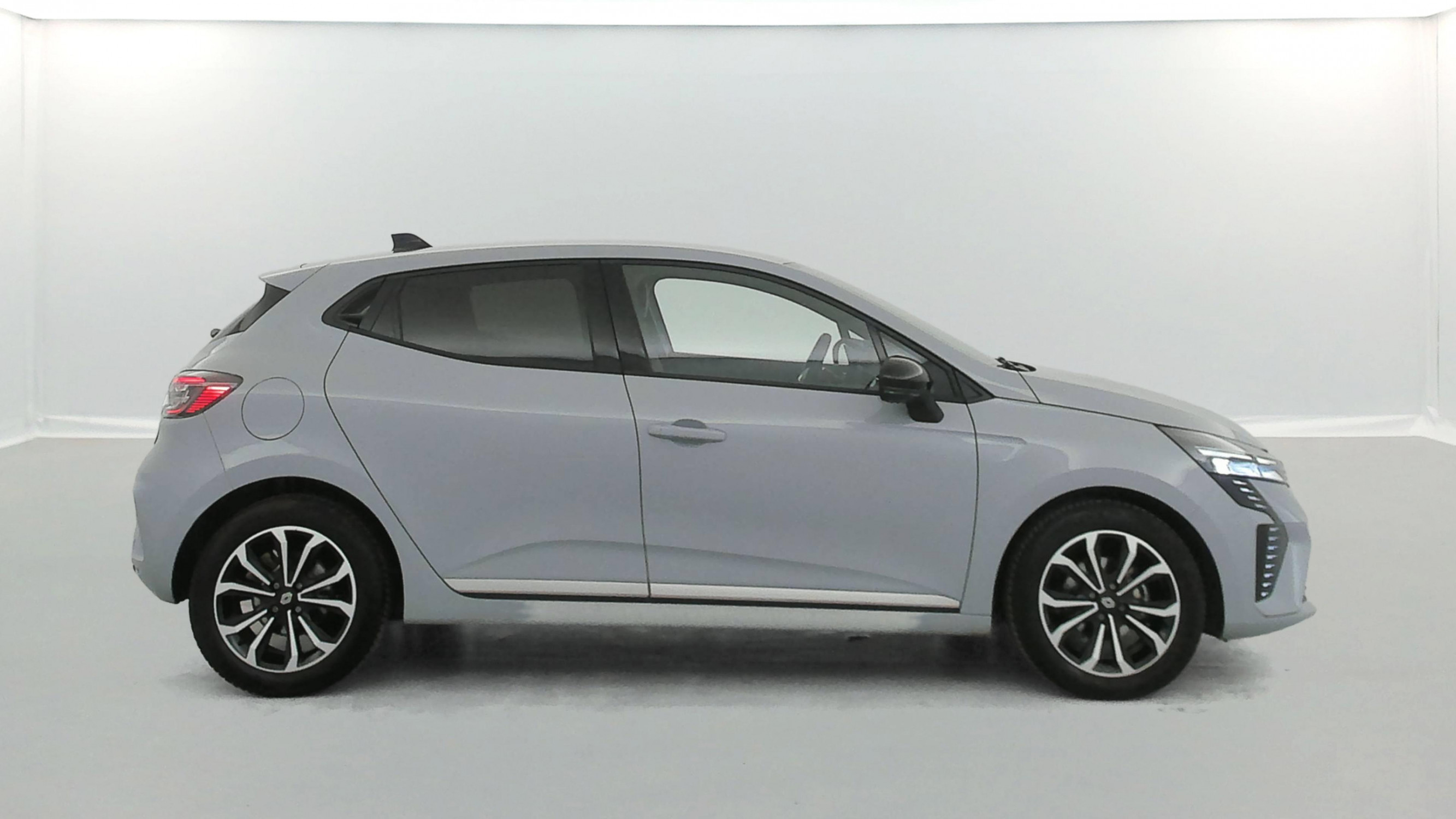 Vente en ligne Renault Clio 5 Clio TCe 90 au prix de 18 490 €