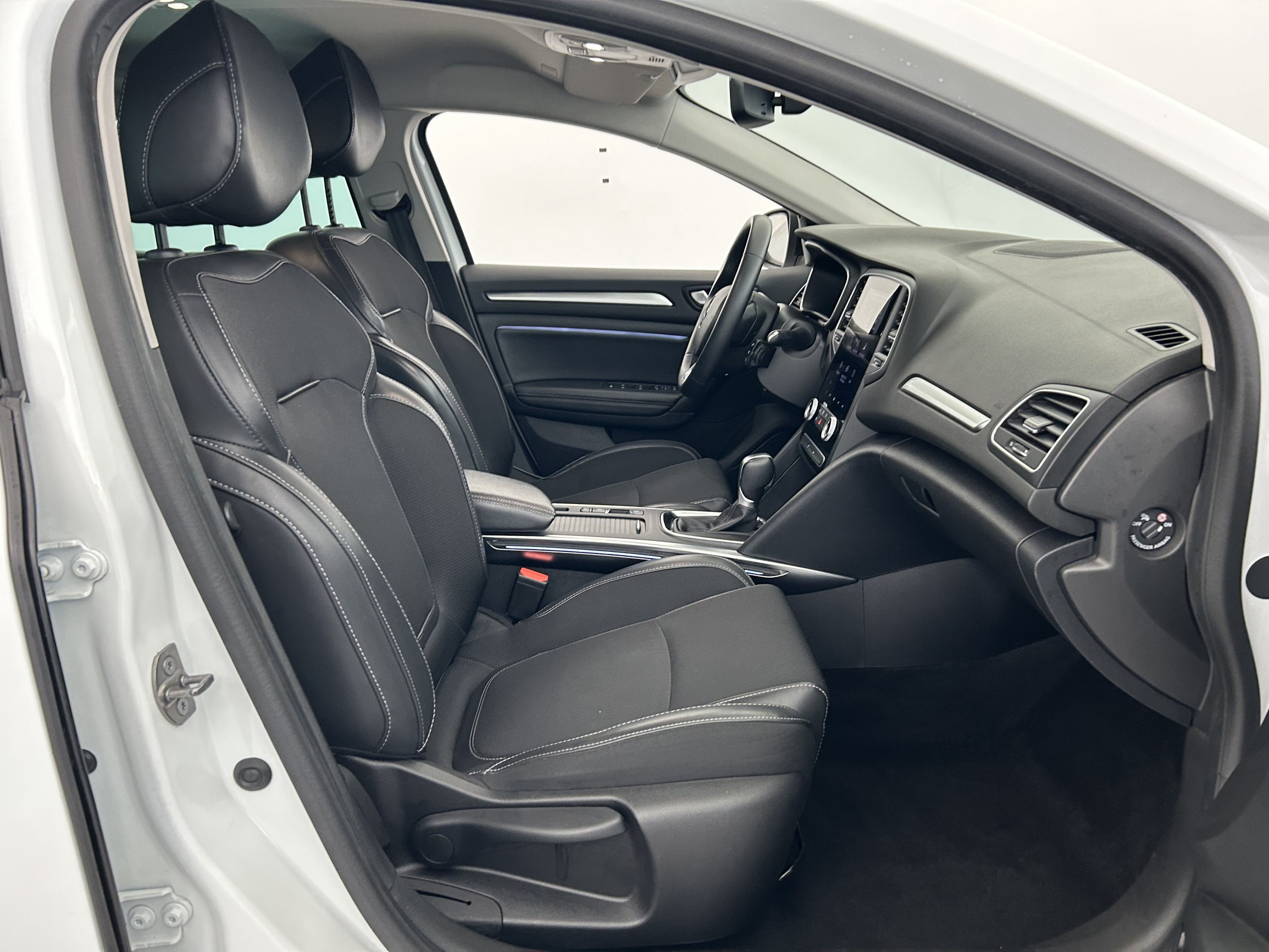 Vente en ligne Renault Megane 4 Estate  Blue dCi 115 EDC au prix de 22 490 €