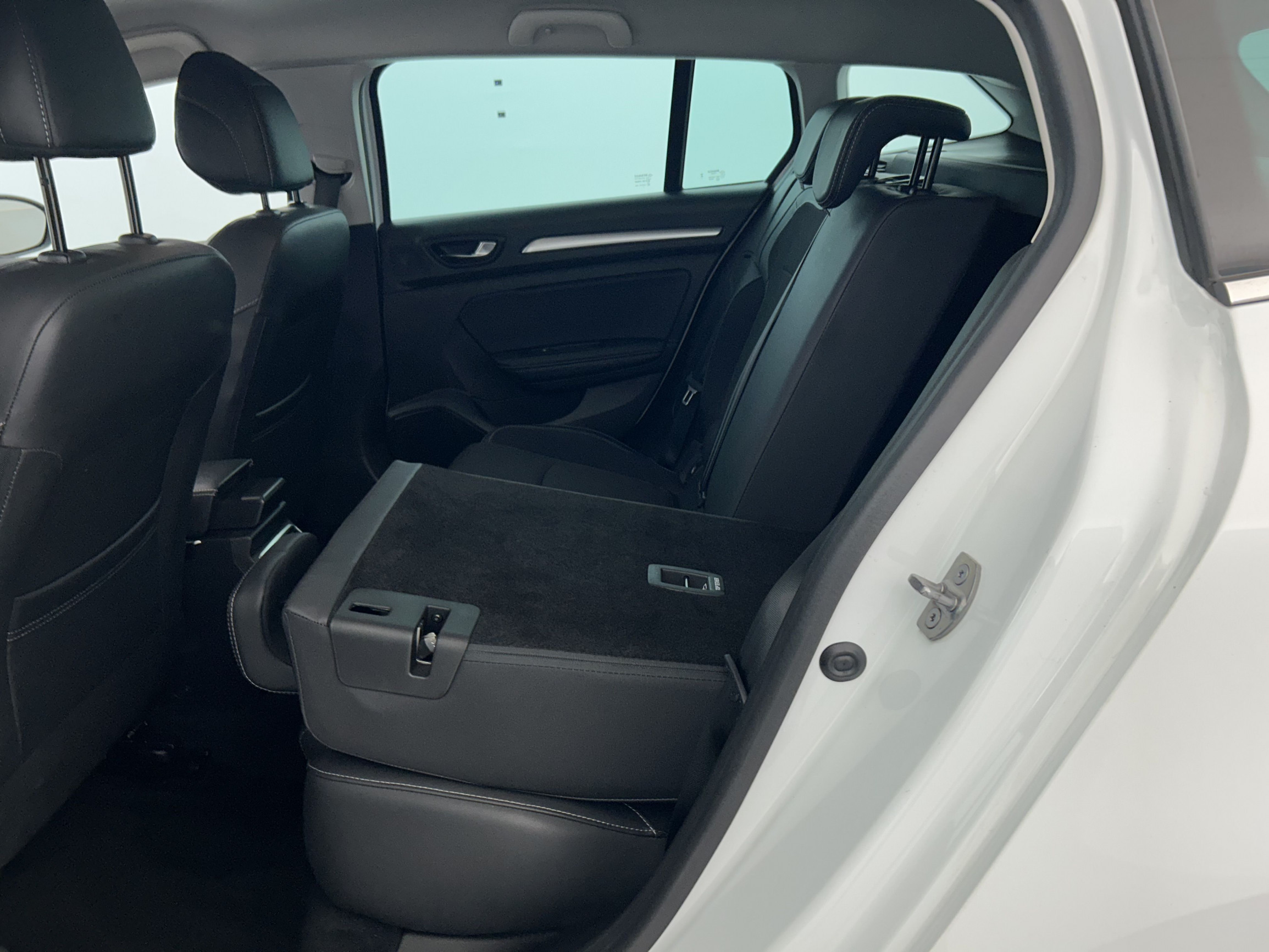 Vente en ligne Renault Megane 4 Estate  Blue dCi 115 EDC au prix de 22 490 €