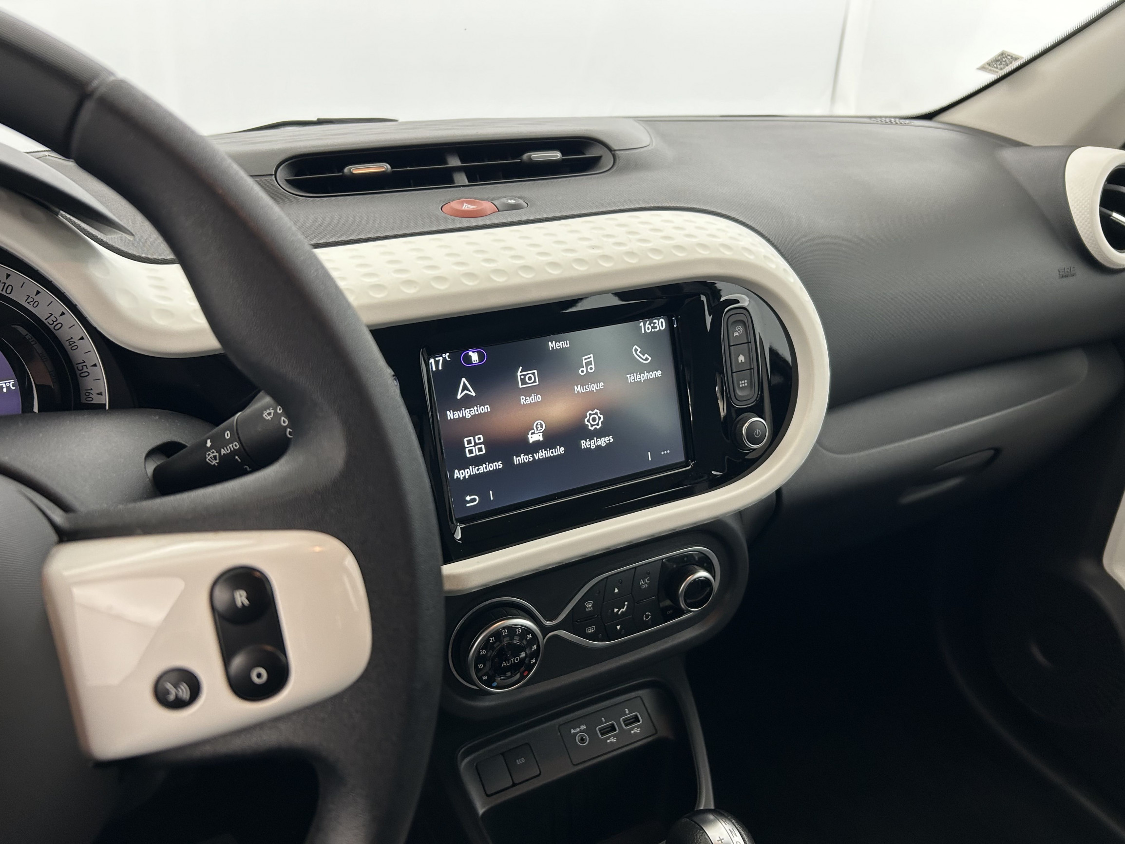 Vente en ligne Renault Twingo Electrique Twingo III E-Tech au prix de 11 290 €