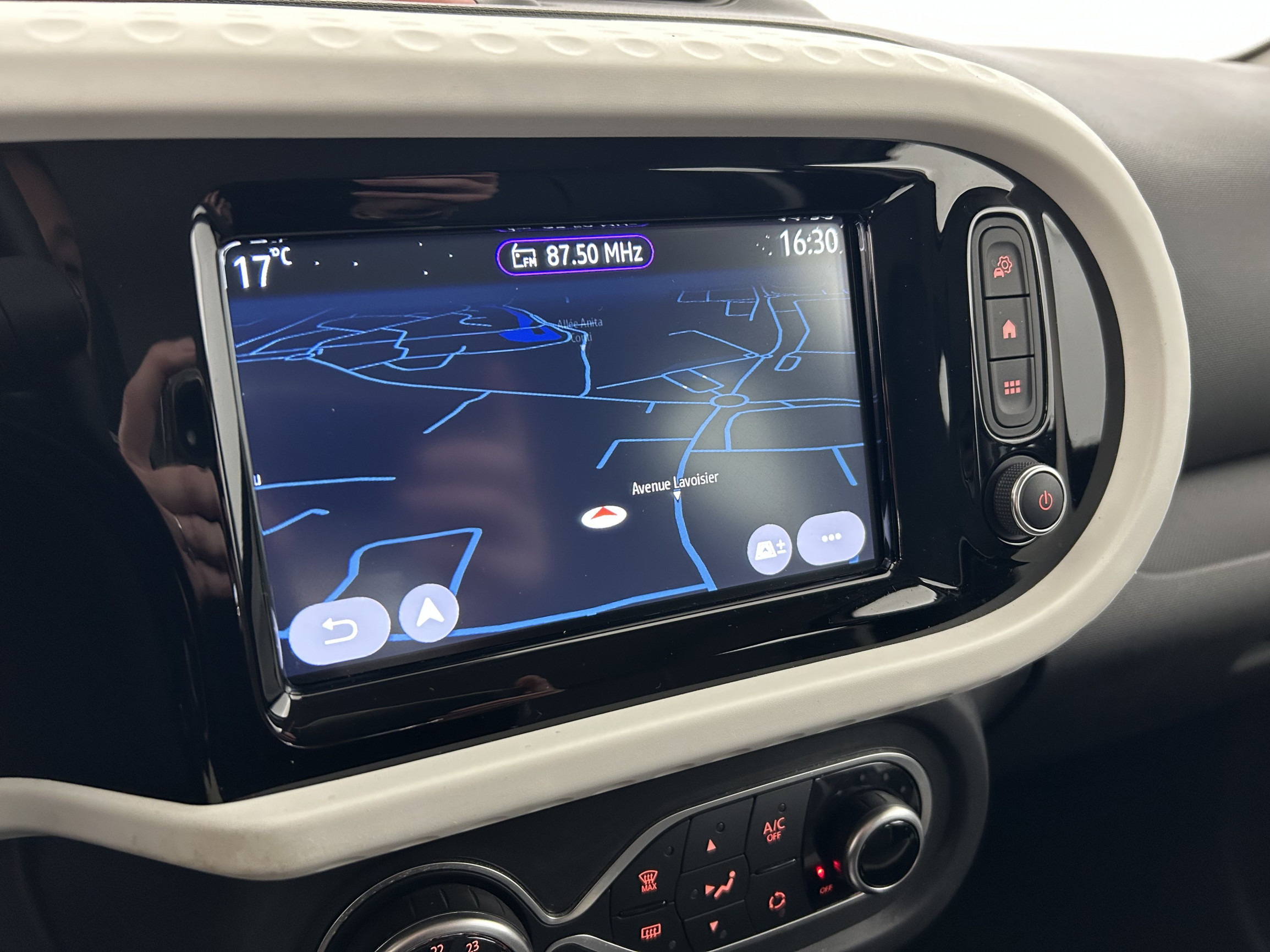 Vente en ligne Renault Twingo Electrique Twingo III E-Tech au prix de 11 290 €