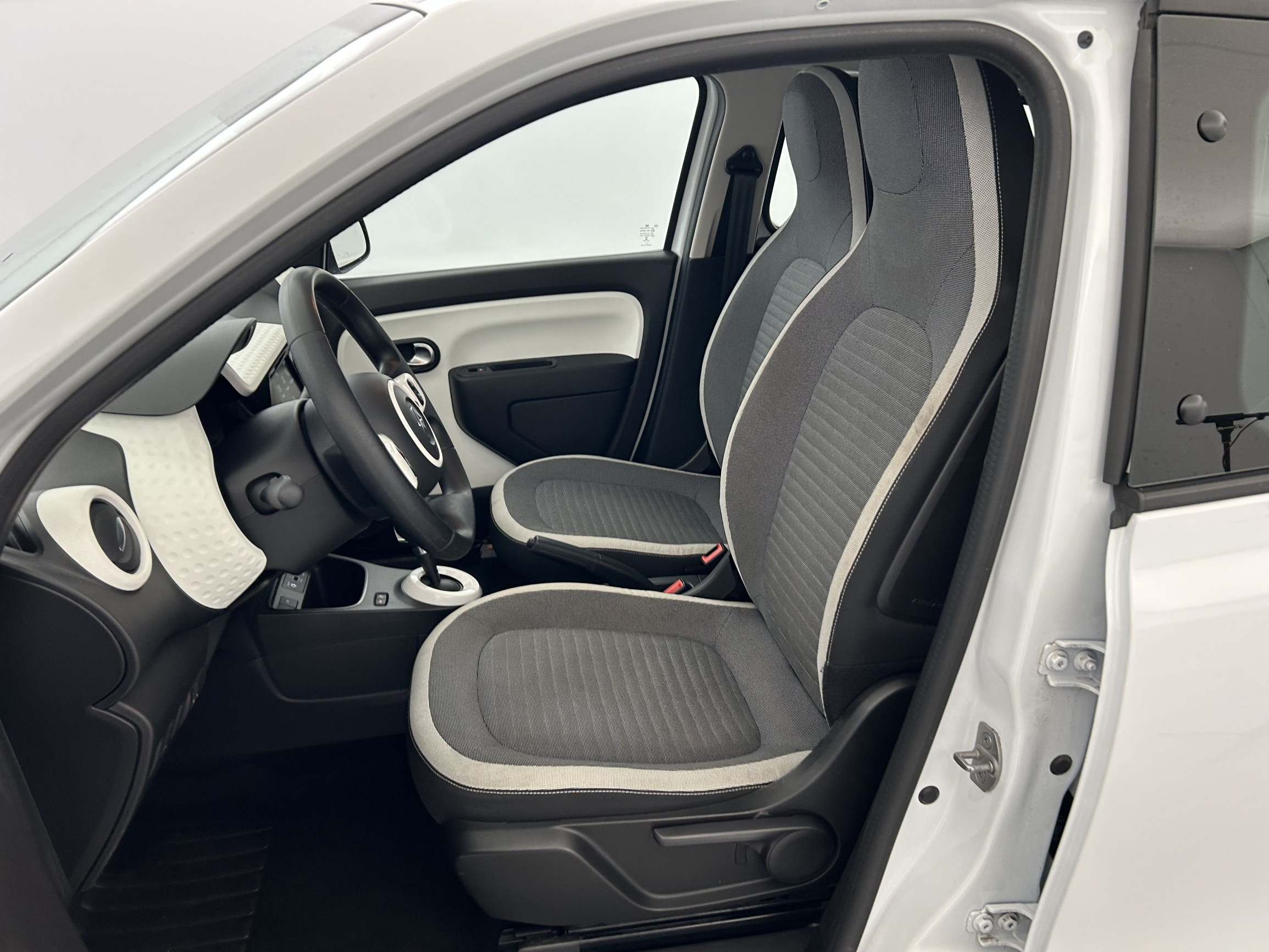 Vente en ligne Renault Twingo Electrique Twingo III E-Tech au prix de 11 290 €