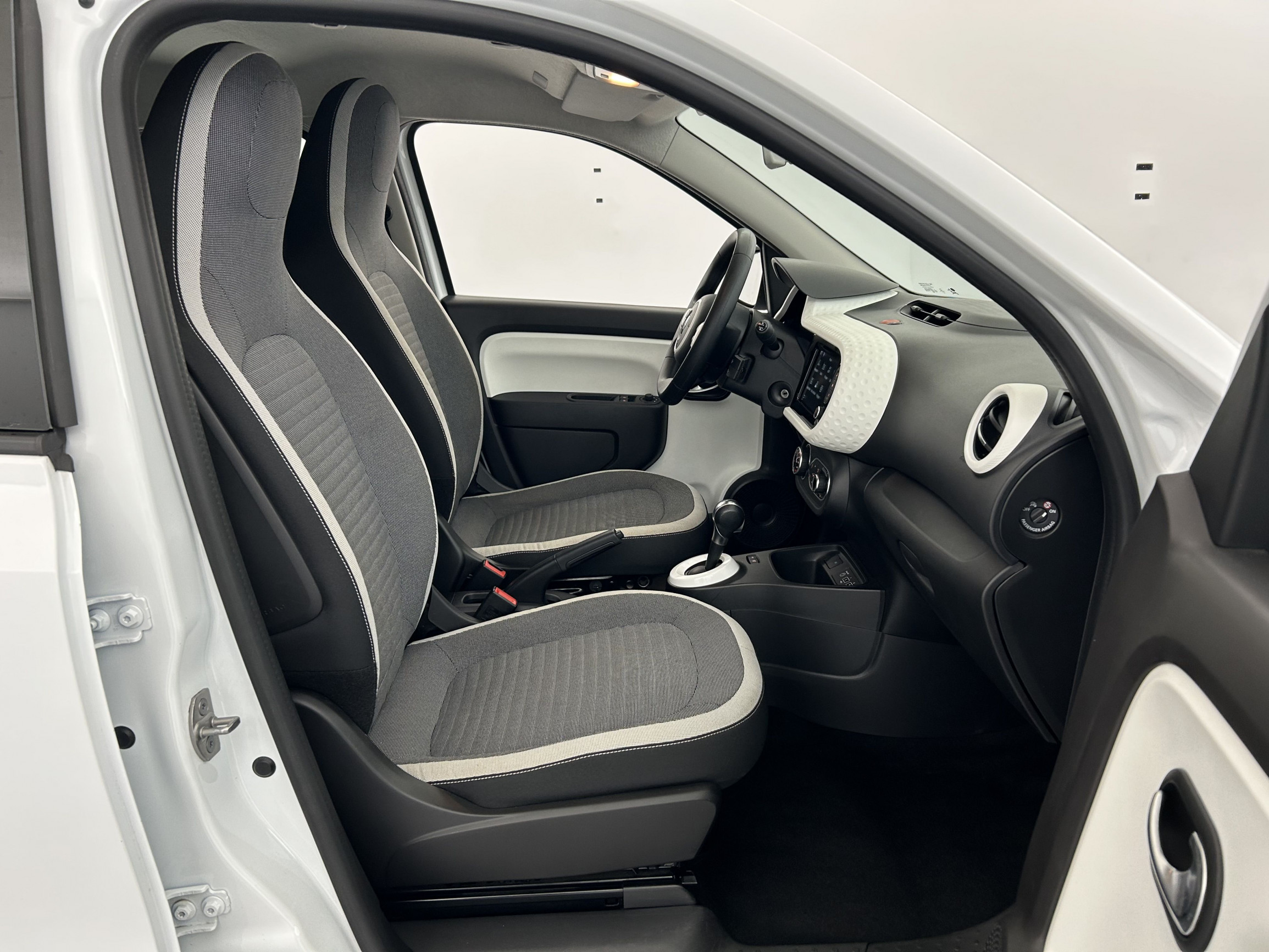 Vente en ligne Renault Twingo Electrique Twingo III E-Tech au prix de 11 290 €