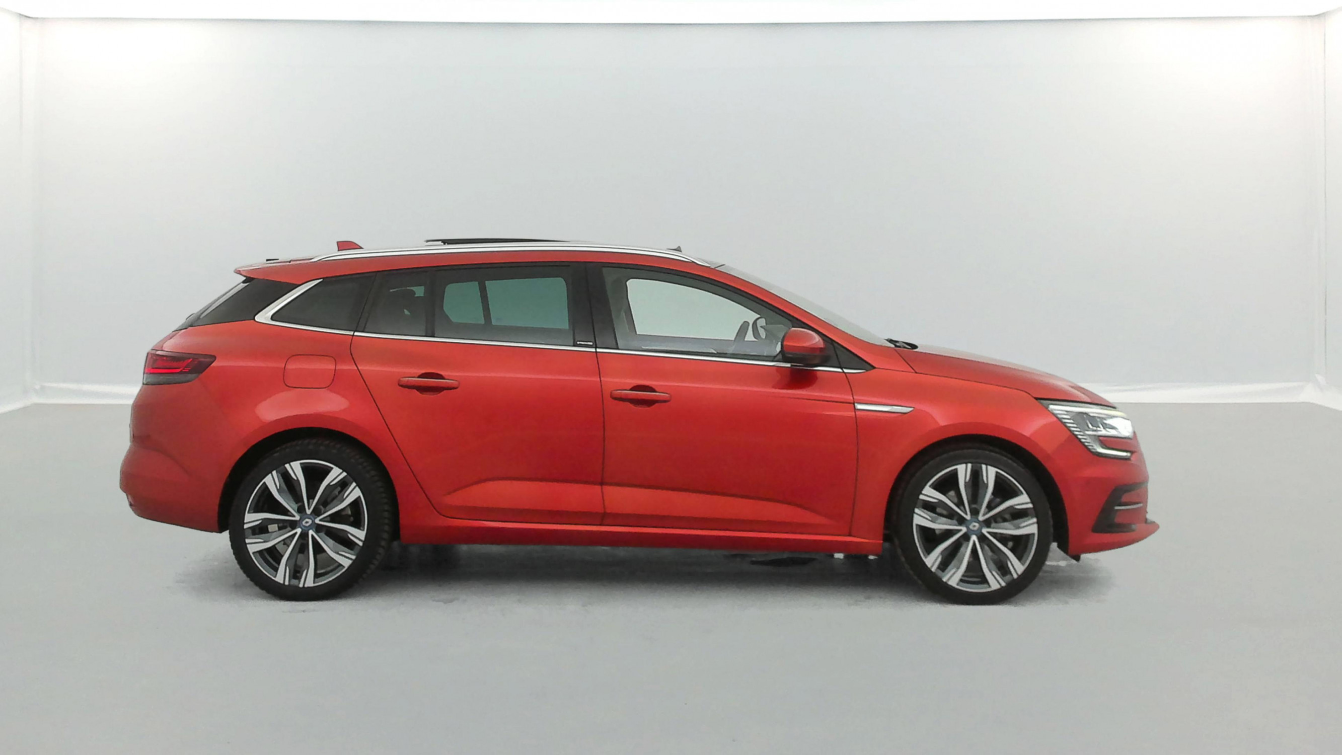 Vente en ligne Renault Megane 4 Estate Mégane IV Estate E-TECH Plug-In Hybride 160 au prix de 17 490 €