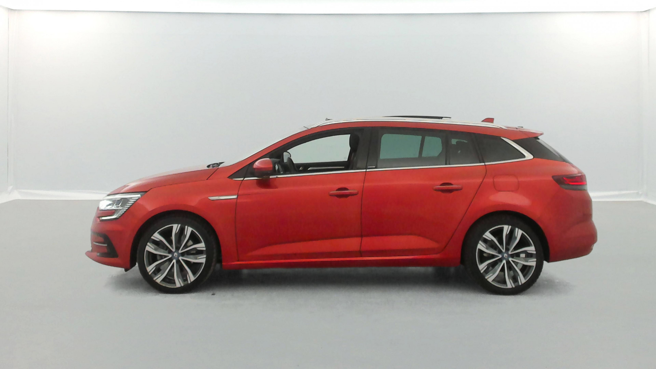 Vente en ligne Renault Megane 4 Estate Mégane IV Estate E-TECH Plug-In Hybride 160 au prix de 17 490 €