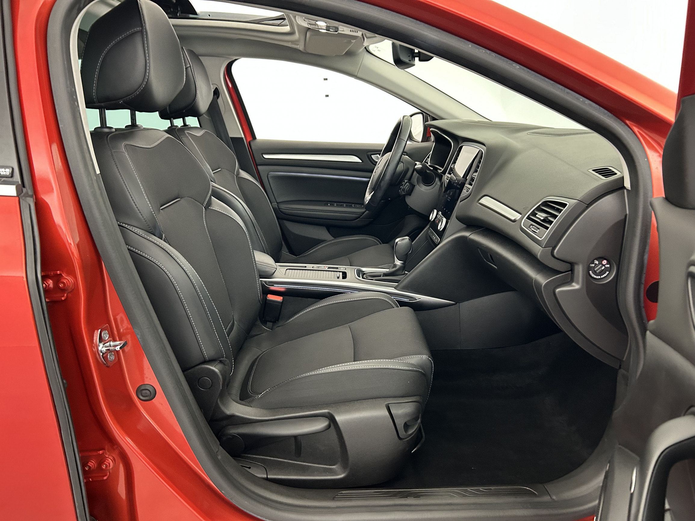 Vente en ligne Renault Megane 4 Estate Mégane IV Estate E-TECH Plug-In Hybride 160 au prix de 17 490 €