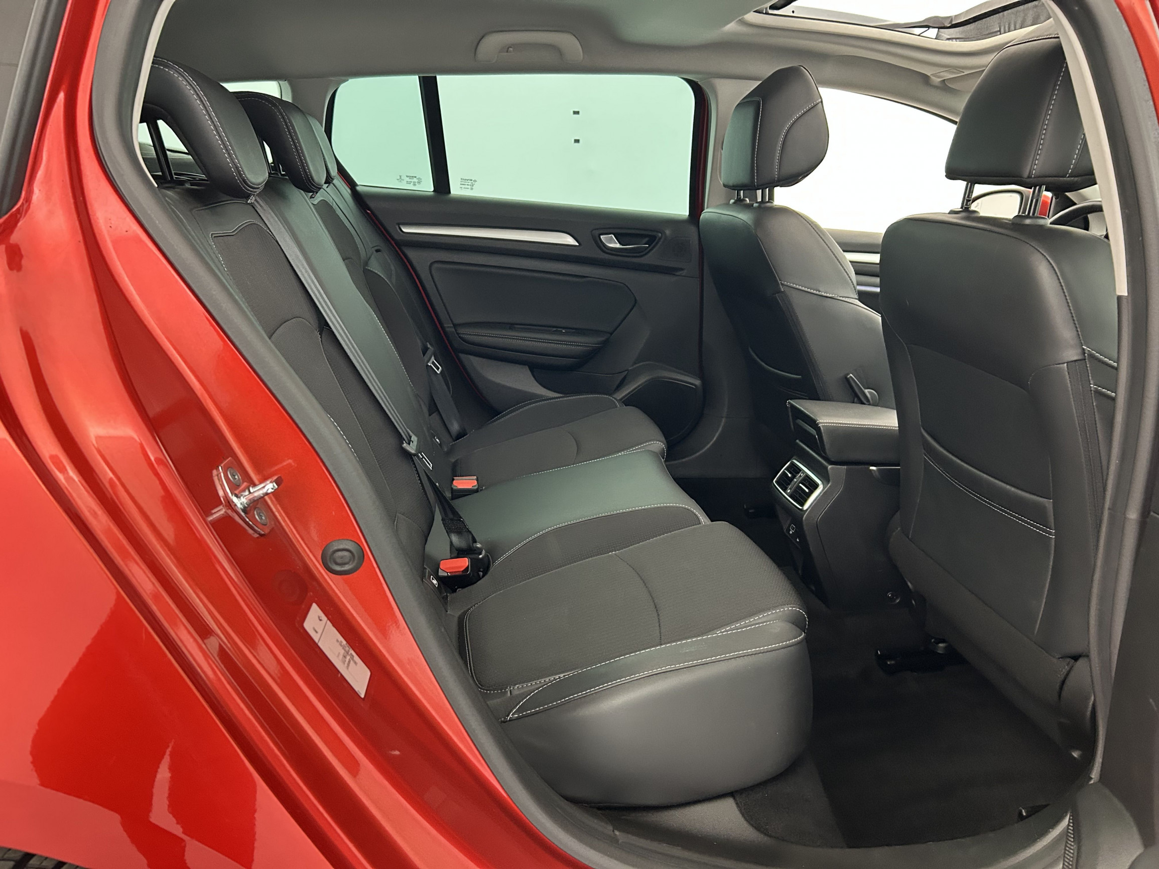 Vente en ligne Renault Megane 4 Estate Mégane IV Estate E-TECH Plug-In Hybride 160 au prix de 17 490 €