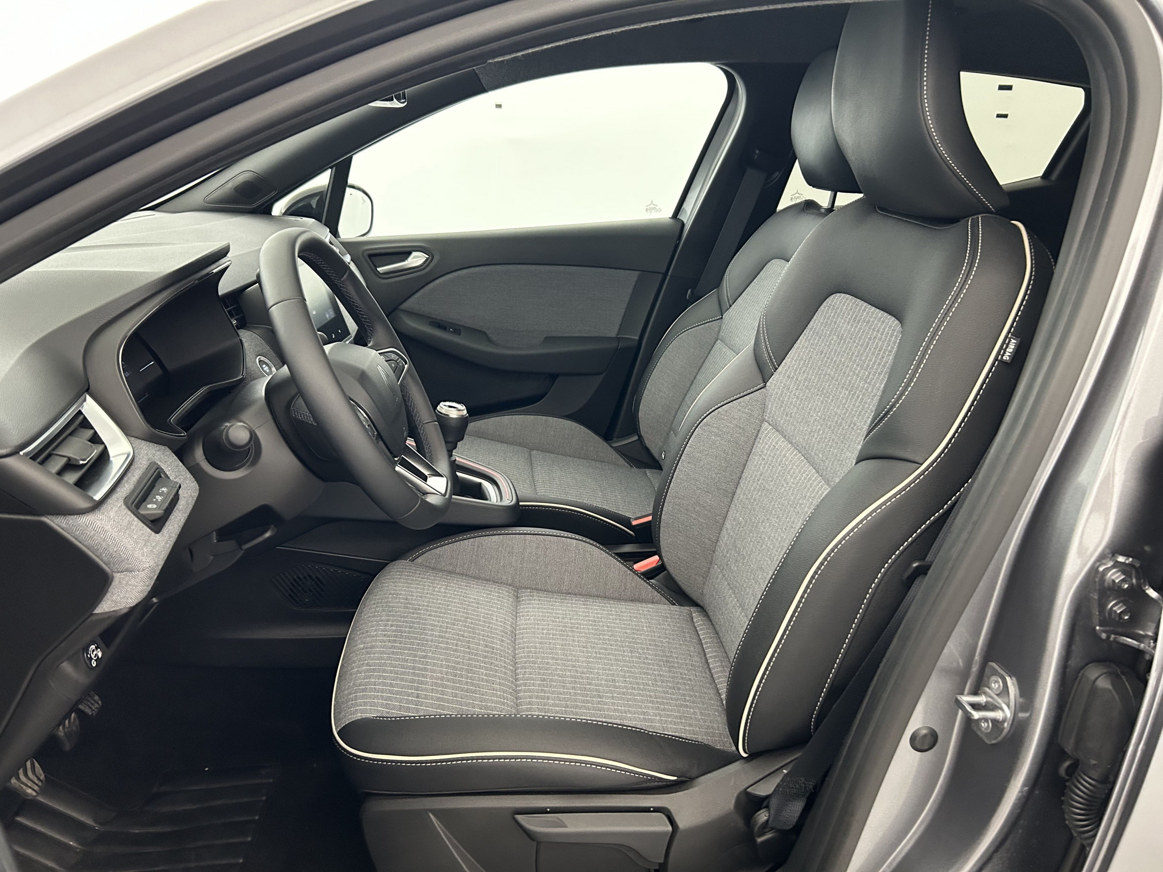 Vente en ligne Renault Clio 5 Clio Eco-G 100 ch GSR2 au prix de 17 890 €