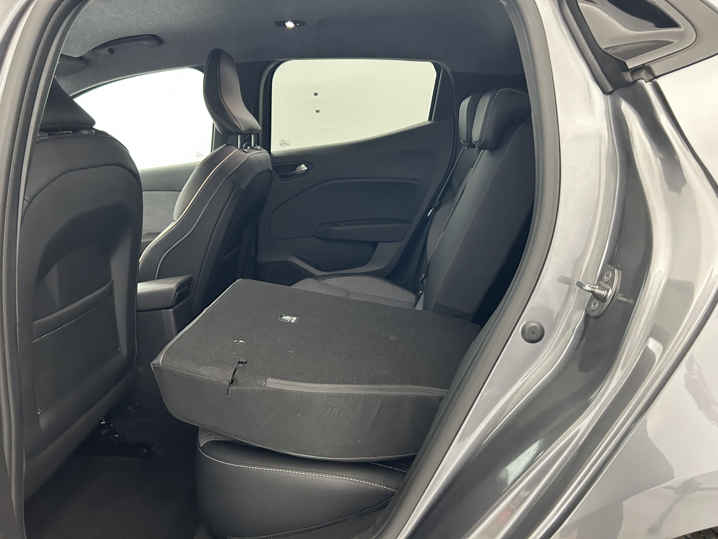 Vente en ligne Renault Clio 5 Clio Eco-G 100 ch GSR2 au prix de 17 890 €