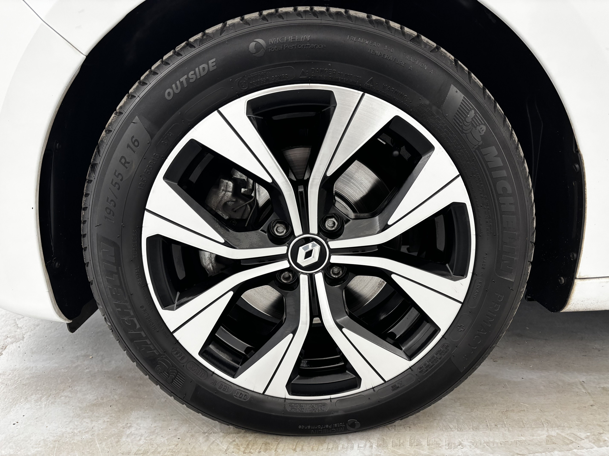 Vente en ligne Renault Clio 5 Clio Blue dCi 100 au prix de 15 390 €