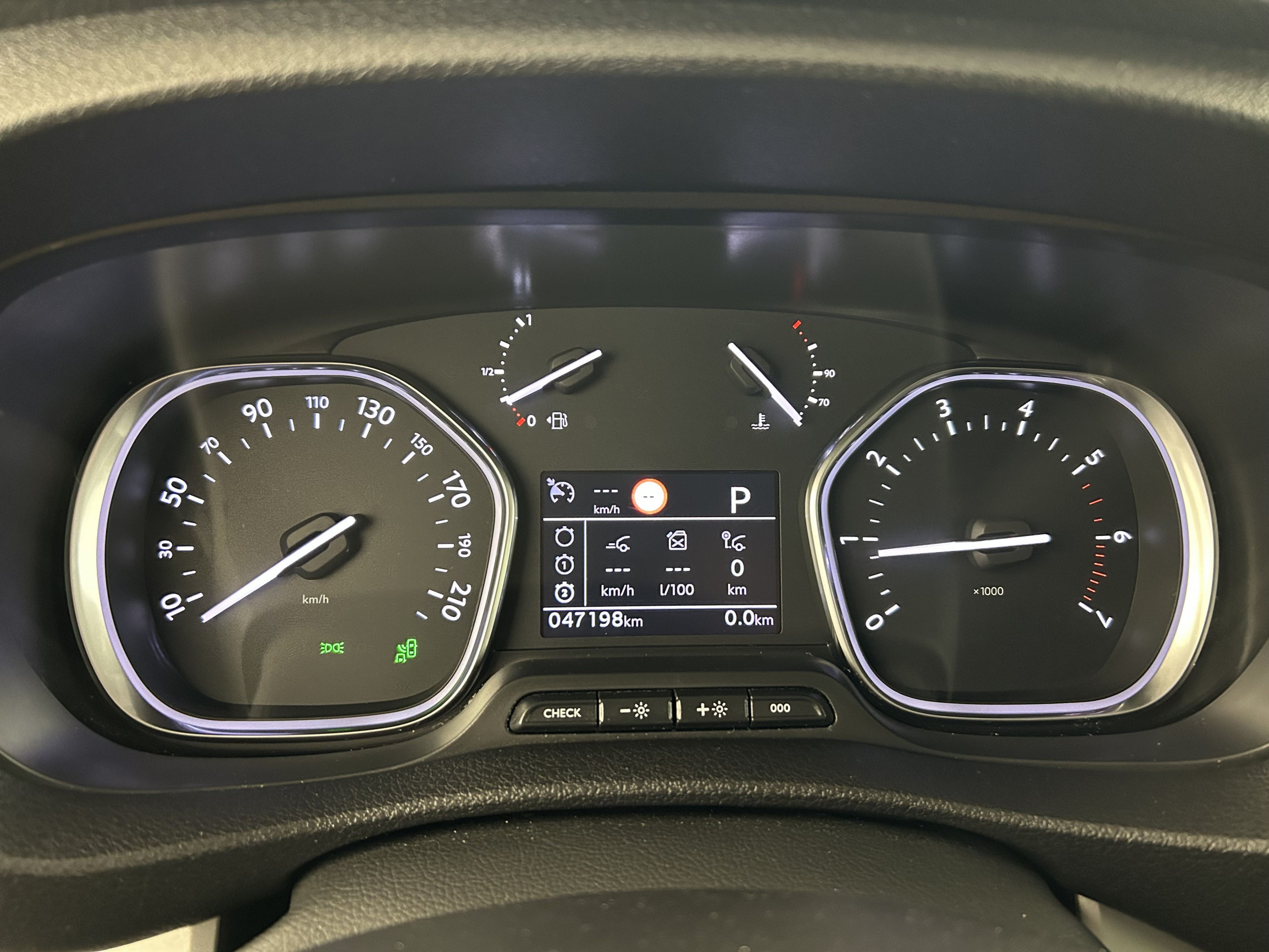 Vente en ligne Peugeot Expert Cabine Approfondie  M BLUEHDI 180 EAT8 AVEC TVA au prix de 31 790 €