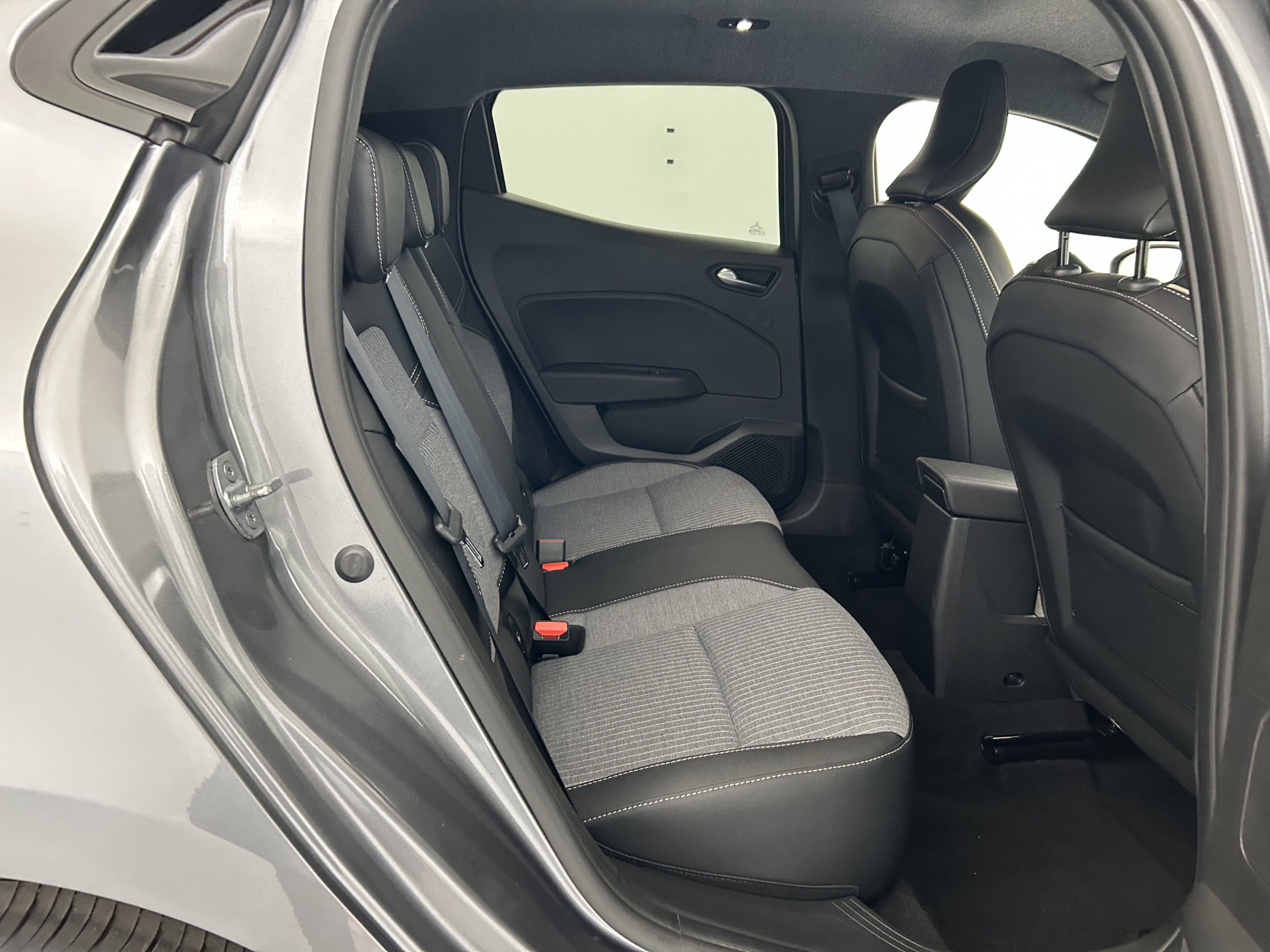 Vente en ligne Renault Clio 5 Clio Eco-G 100 ch GSR2 au prix de 17 890 €