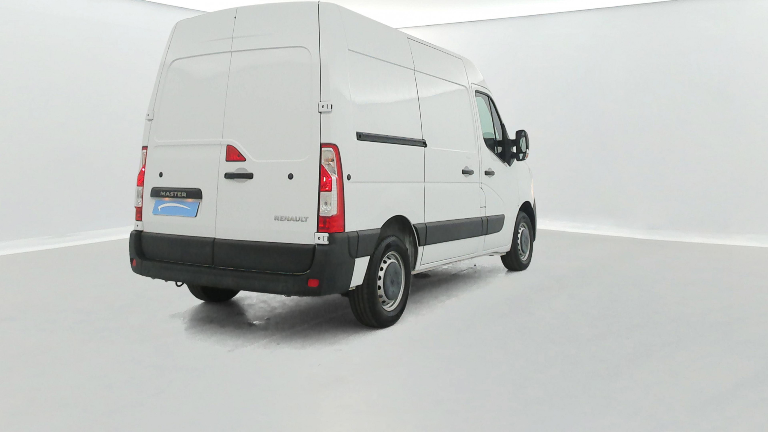 Vente en ligne Renault Master Fourgon MASTER FGN TRAC F3300 L1H2 BLUE DCI 135 au prix de 20 990 €