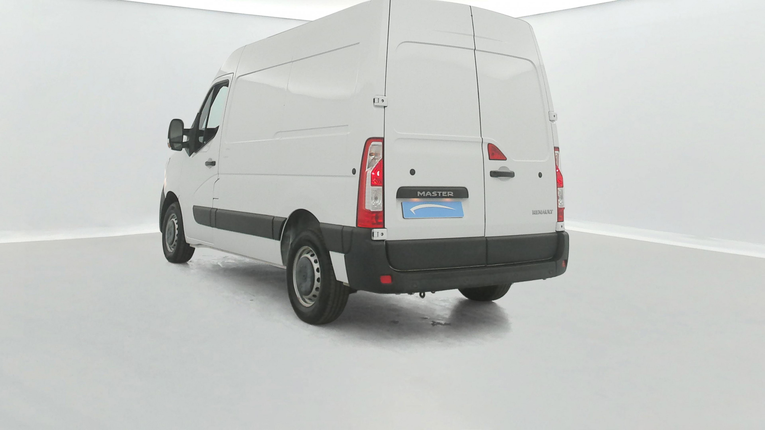 Vente en ligne Renault Master Fourgon MASTER FGN TRAC F3300 L1H2 BLUE DCI 135 au prix de 20 990 €