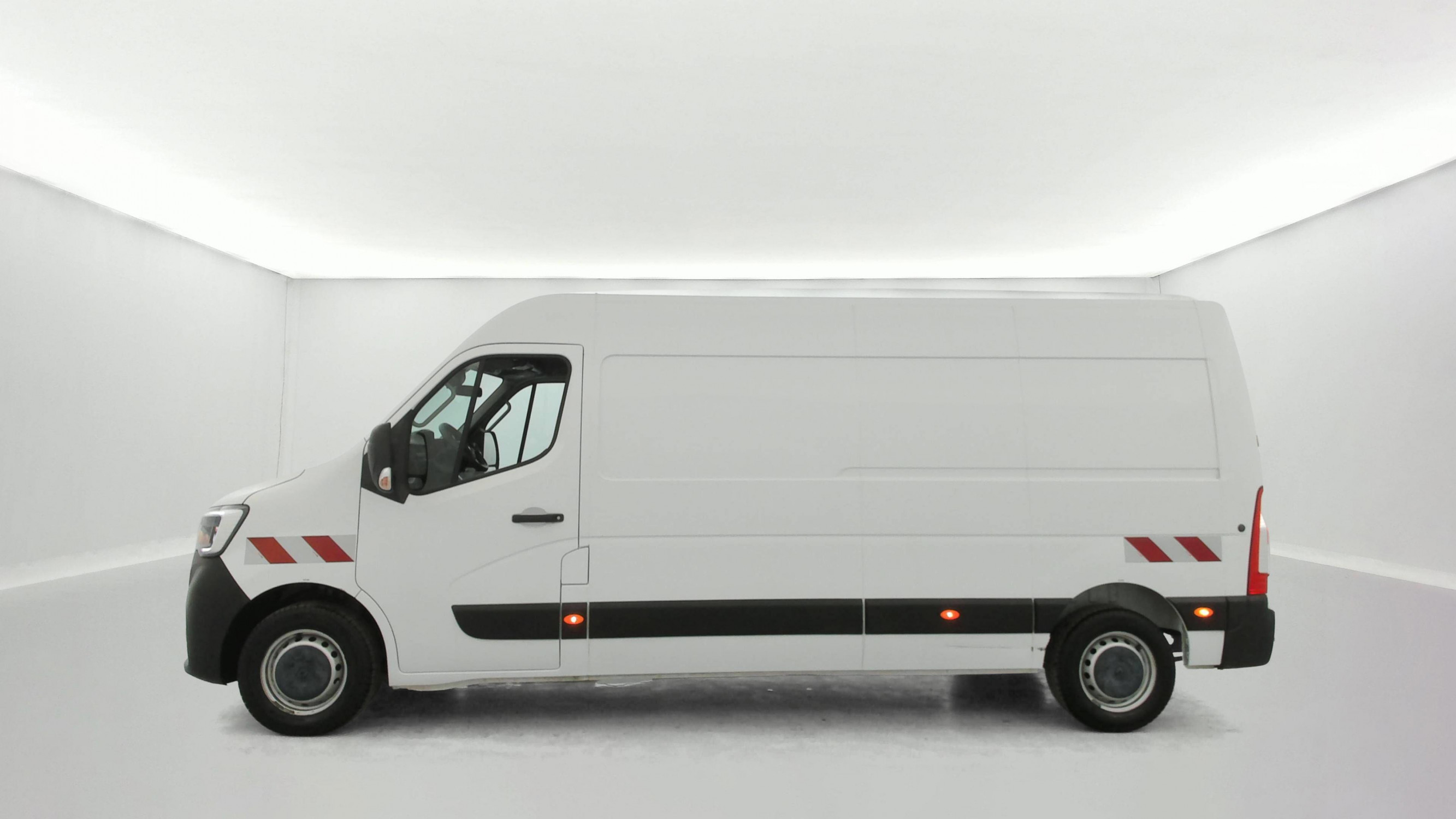 Vente en ligne Renault Master Fourgon MASTER FGN TRAC F3500 L3H2 DCI 135 au prix de 22 970 €