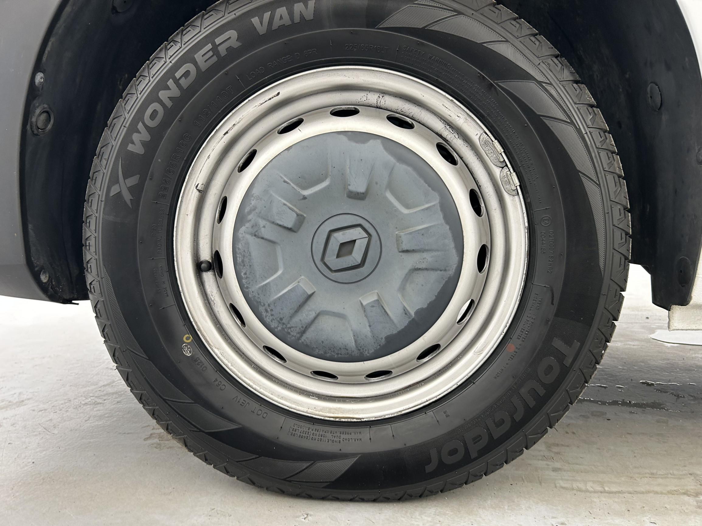 Vente en ligne Renault Master Fourgon MASTER FGN TRAC F3300 L1H2 BLUE DCI 135 au prix de 20 990 €