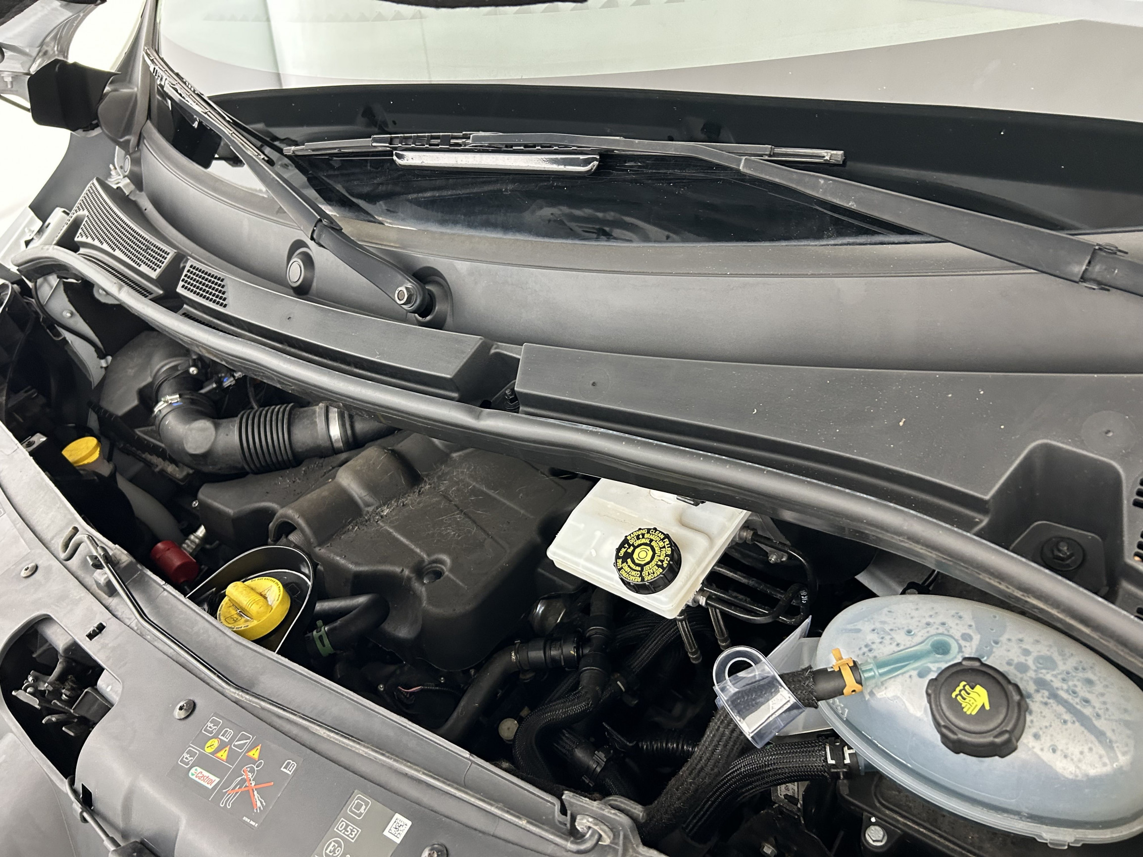 Vente en ligne Renault Master Fourgon MASTER FGN TRAC F3300 L1H2 BLUE DCI 135 au prix de 20 990 €