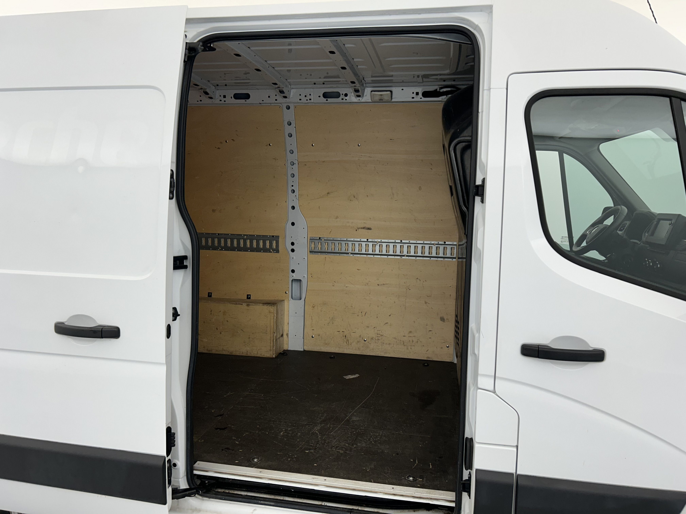 Vente en ligne Renault Master Fourgon MASTER FGN TRAC F3300 L1H2 BLUE DCI 135 au prix de 20 990 €