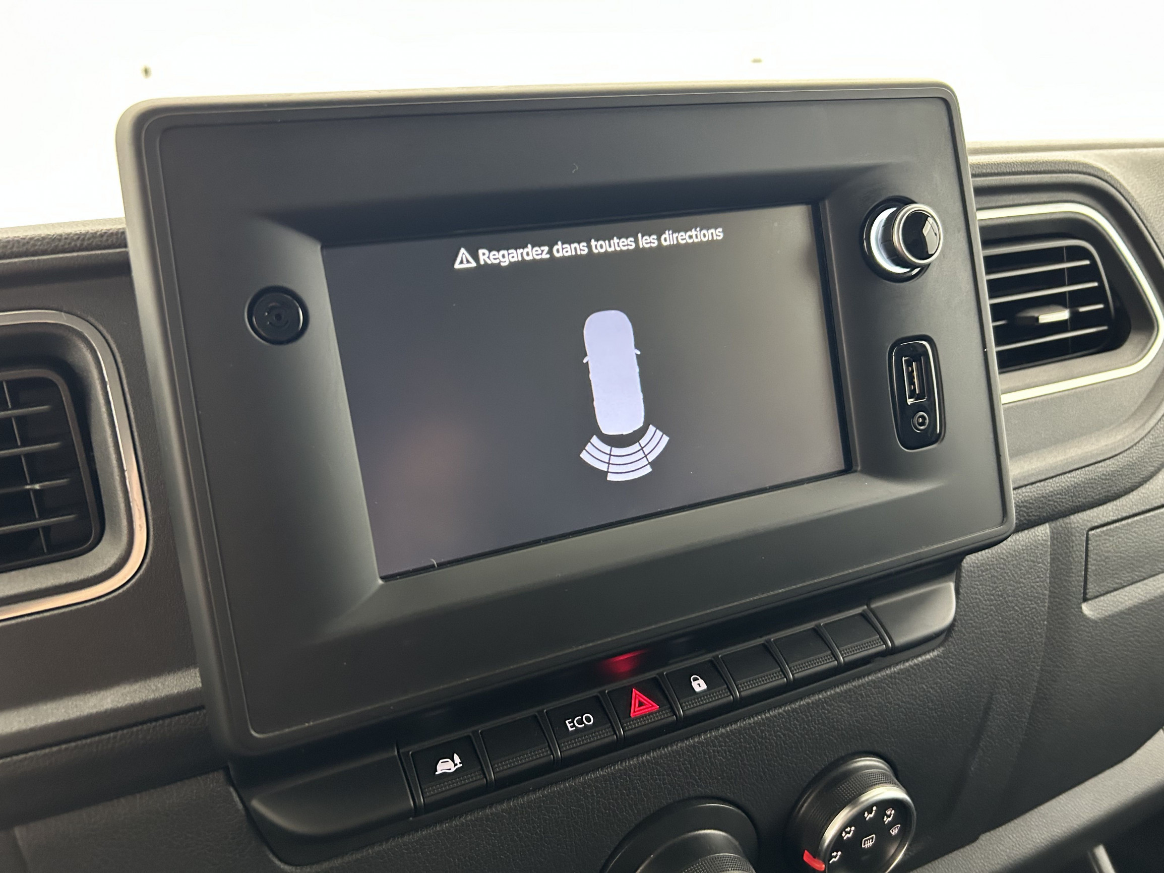 Vente en ligne Renault Master Fourgon MASTER FGN TRAC F3300 L1H2 BLUE DCI 135 au prix de 20 990 €