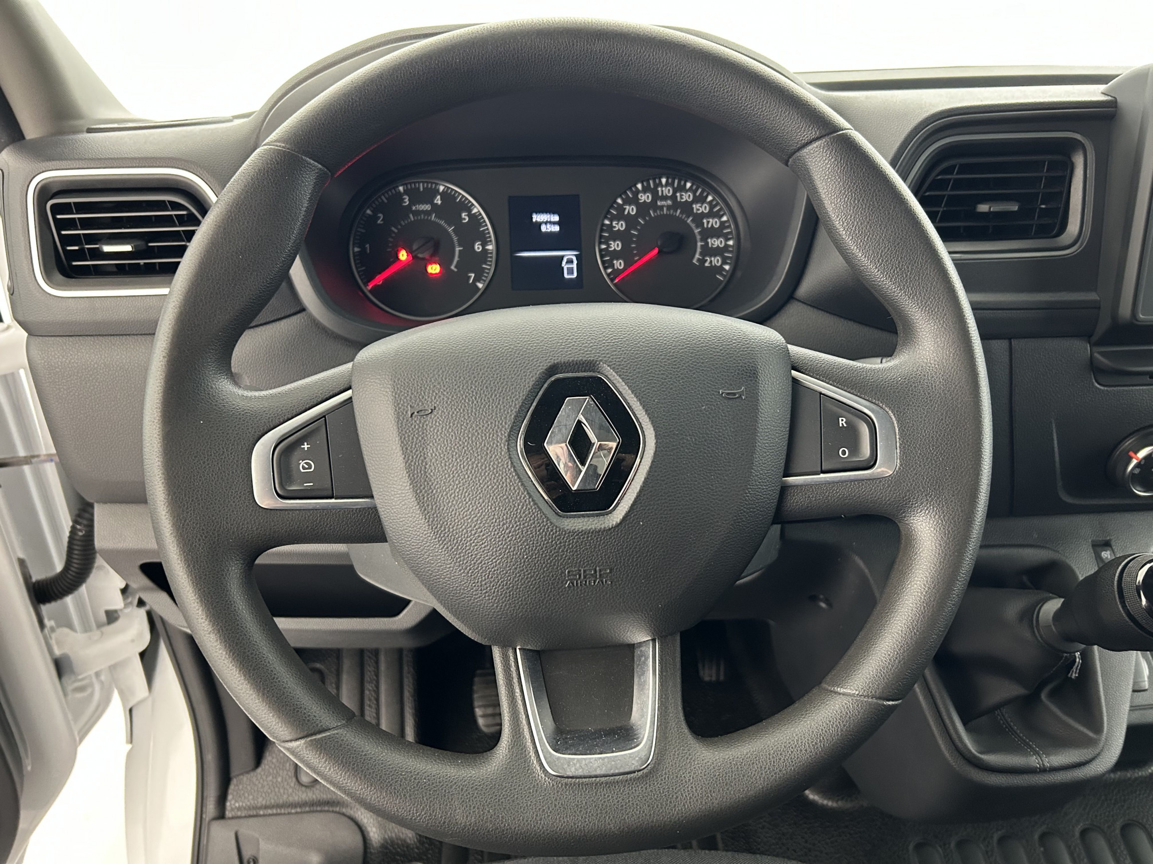 Vente en ligne Renault Master Fourgon MASTER FGN TRAC F3300 L1H2 BLUE DCI 135 au prix de 20 990 €