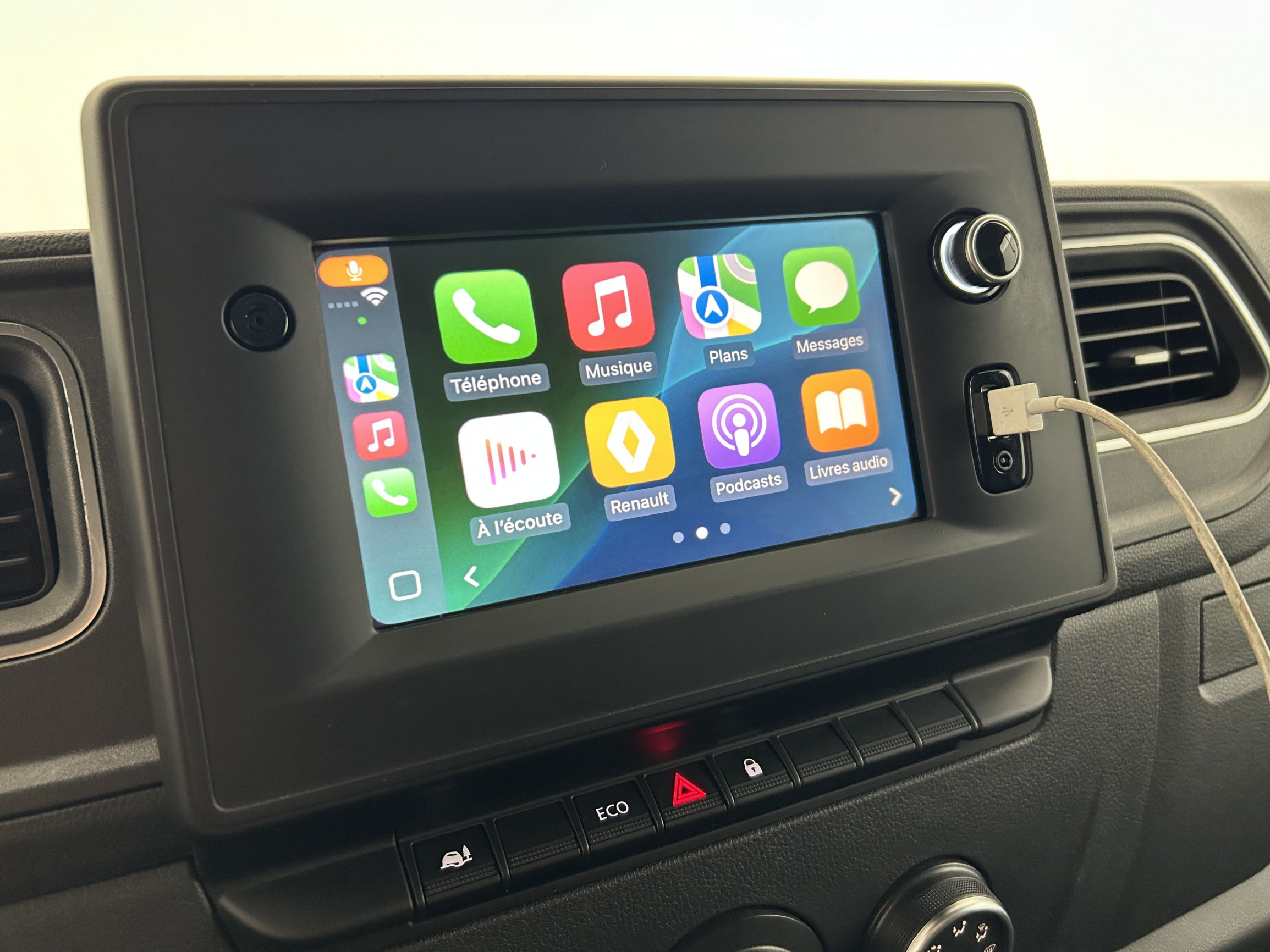 Vente en ligne Renault Master Fourgon MASTER FGN TRAC F3300 L1H2 BLUE DCI 135 au prix de 20 990 €