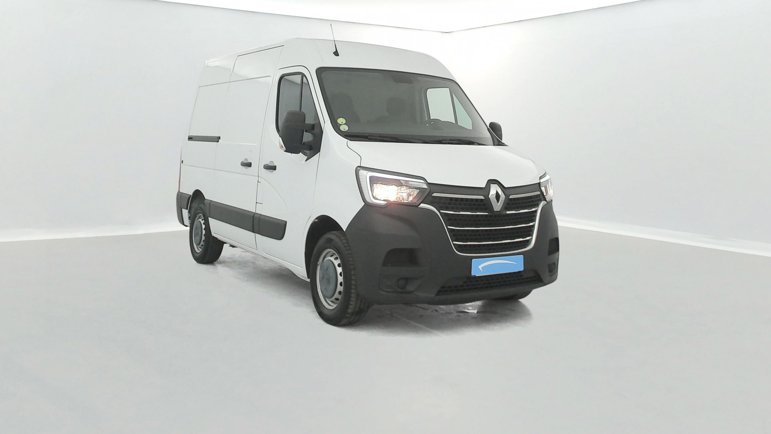 Vente en ligne Renault Master Fourgon MASTER FGN TRAC F3300 L1H2 BLUE DCI 135 au prix de 20 990 €