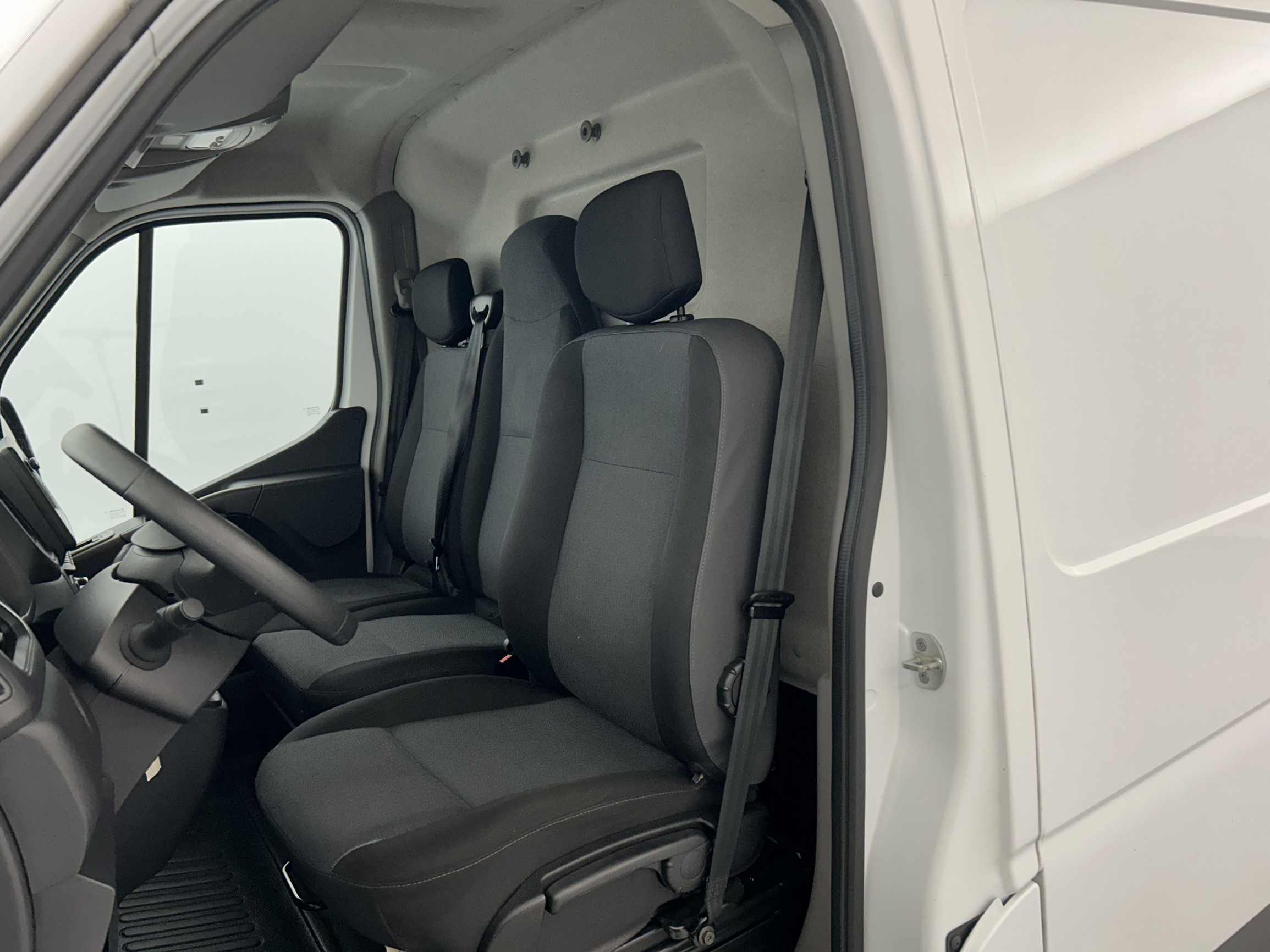 Vente en ligne Renault Master Fourgon MASTER FGN TRAC F3300 L1H2 BLUE DCI 135 au prix de 20 990 €