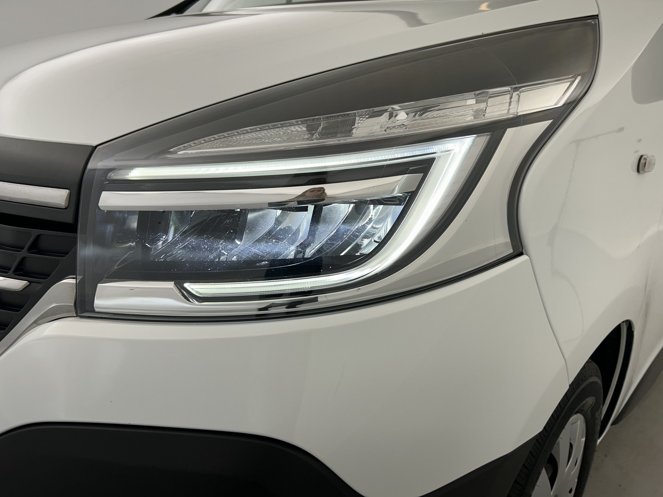 Vente en ligne Renault Trafic 3 Fourgon TRAFIC FGN L2H2 1200 KG DCI 145 ENERGY au prix de 23 870 €