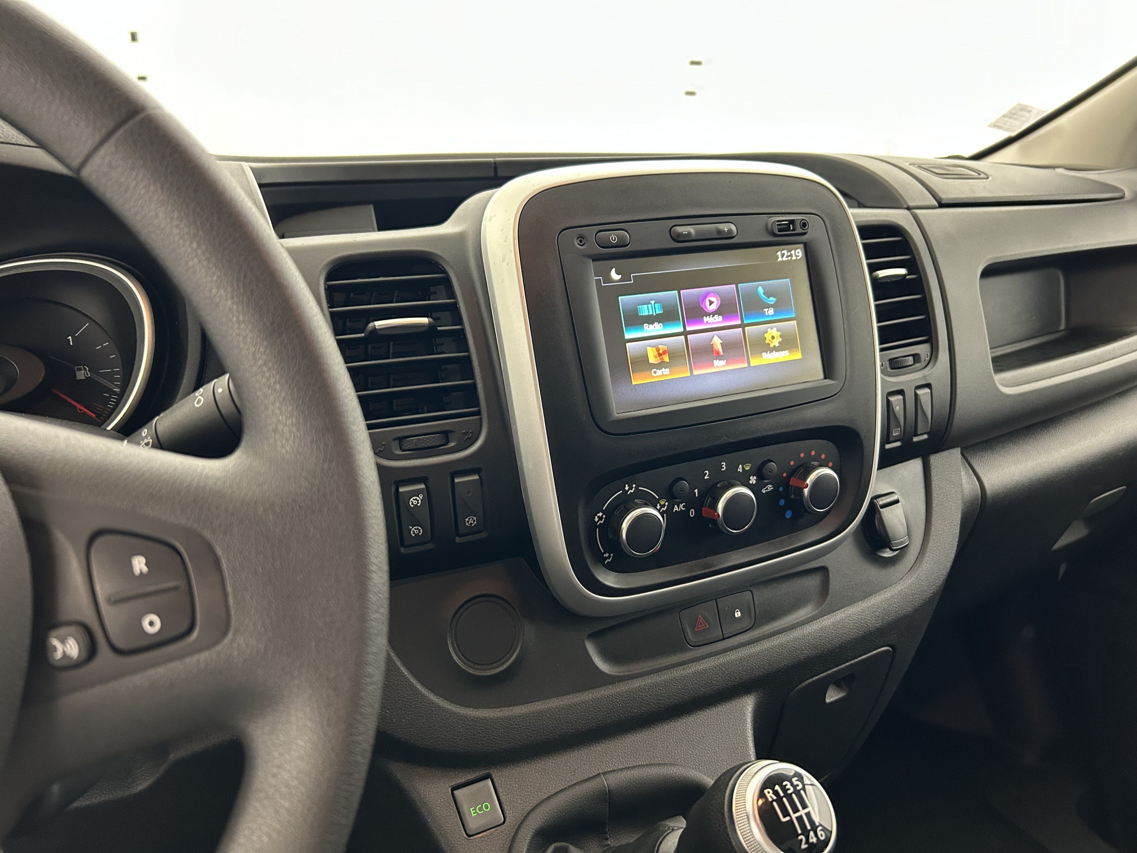 Vente en ligne Renault Trafic 3 Fourgon TRAFIC FGN L2H2 1200 KG DCI 145 ENERGY au prix de 23 870 €