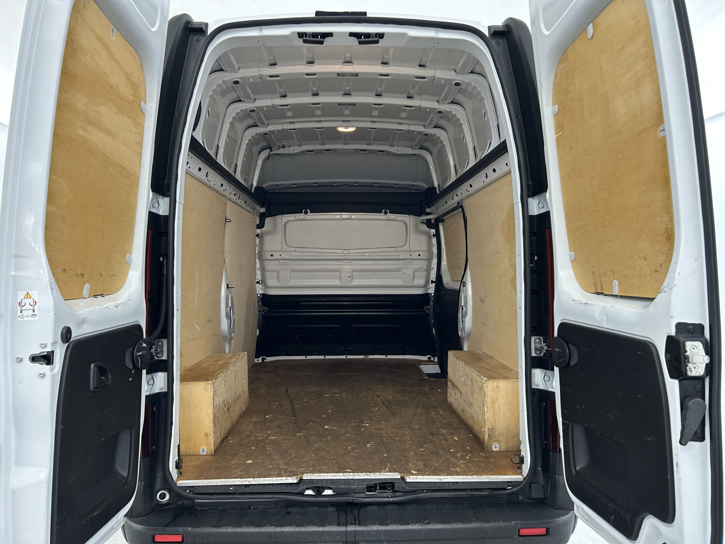 Vente en ligne Renault Trafic 3 Fourgon TRAFIC FGN L2H2 1200 KG DCI 145 ENERGY au prix de 23 870 €